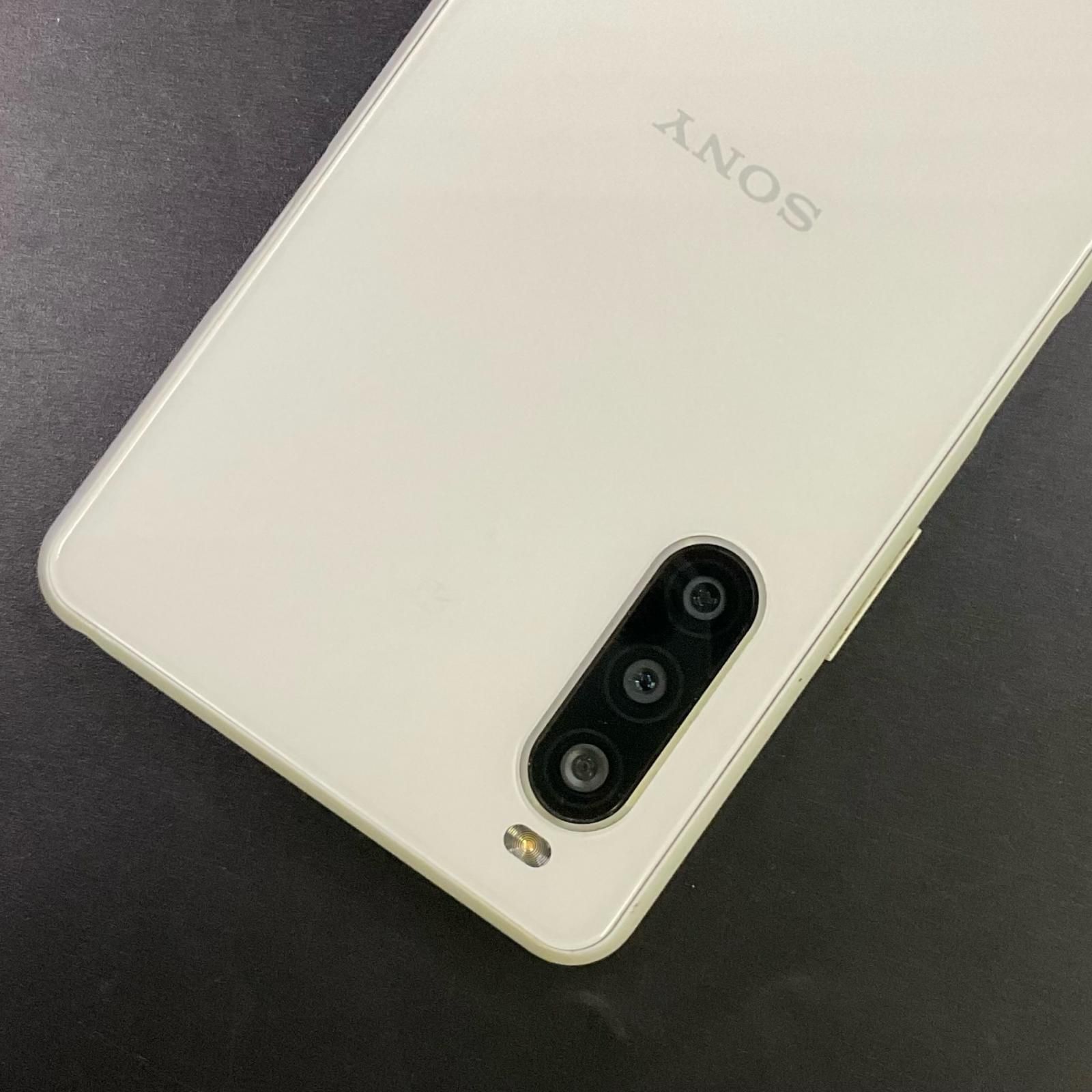 全額返金保証】【最速発送】Sony Xperia 10II 64GB ホワイト docomo SO