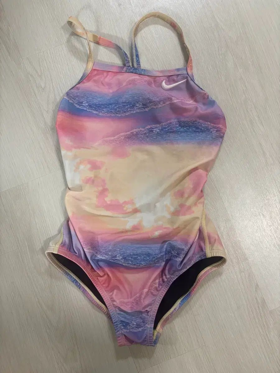 NIKE(ナイキ) 日没前