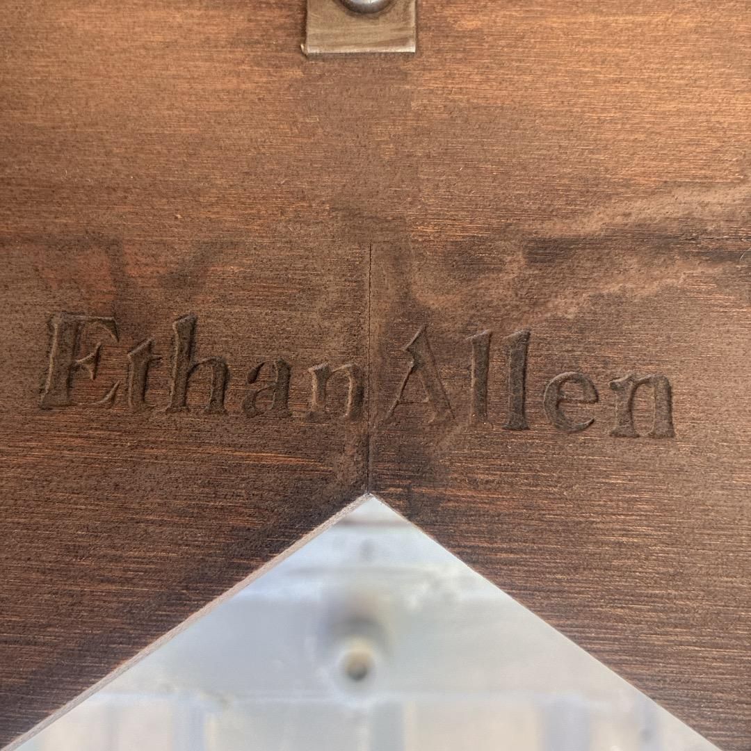 イーセンアーレン (Ethan Allen) 猫脚センターテーブル（ガラス天板