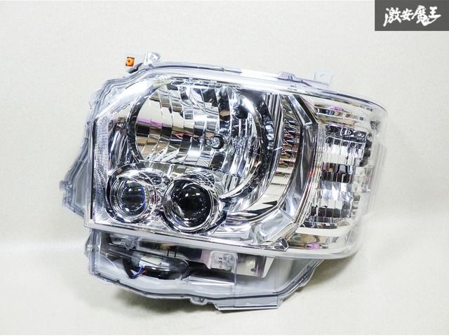 ☆新車外し☆点灯OK☆ トヨタ純正 200系 ハイエース 4型 5型 6型 7型 8