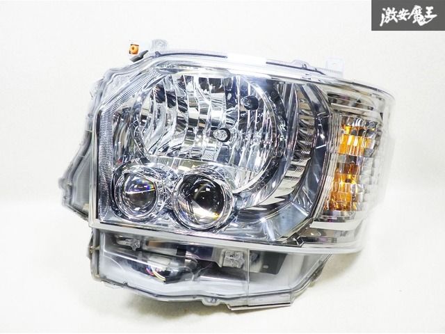 ☆破損無し☆【コーキング加工済み】 トヨタ純正 200系 ハイエース LED