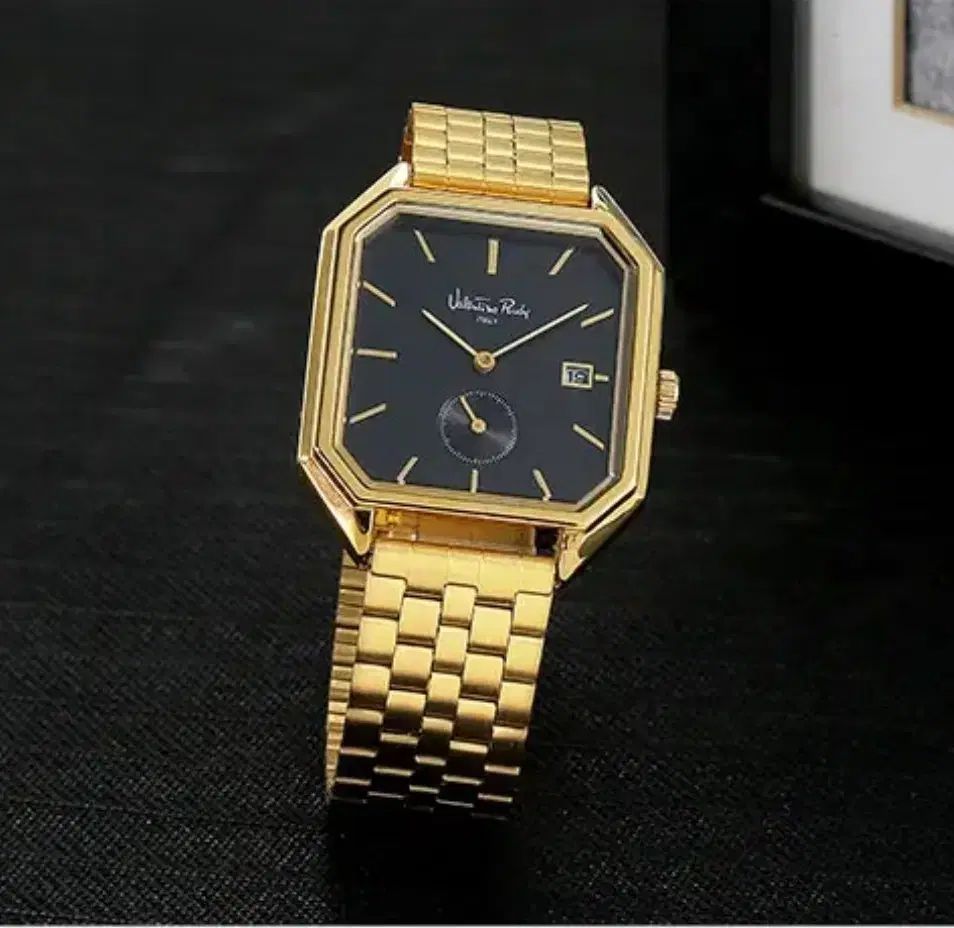 Svクラス メンズ VALENTINORUDY ヴァレンティノ ルディー VR65788 GOLD ブラック メタル時計 出品 6,478円