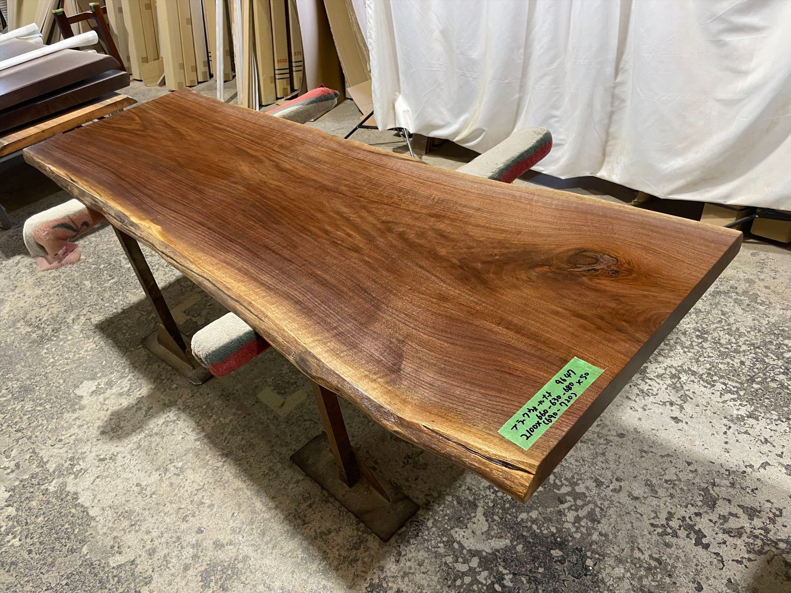 ブラックウォールナット9647　一枚板無垢 乾燥材　2100ｘ660-630-680ｘ50mm カウンター　ローテーブル　センターテーブル　テーブル