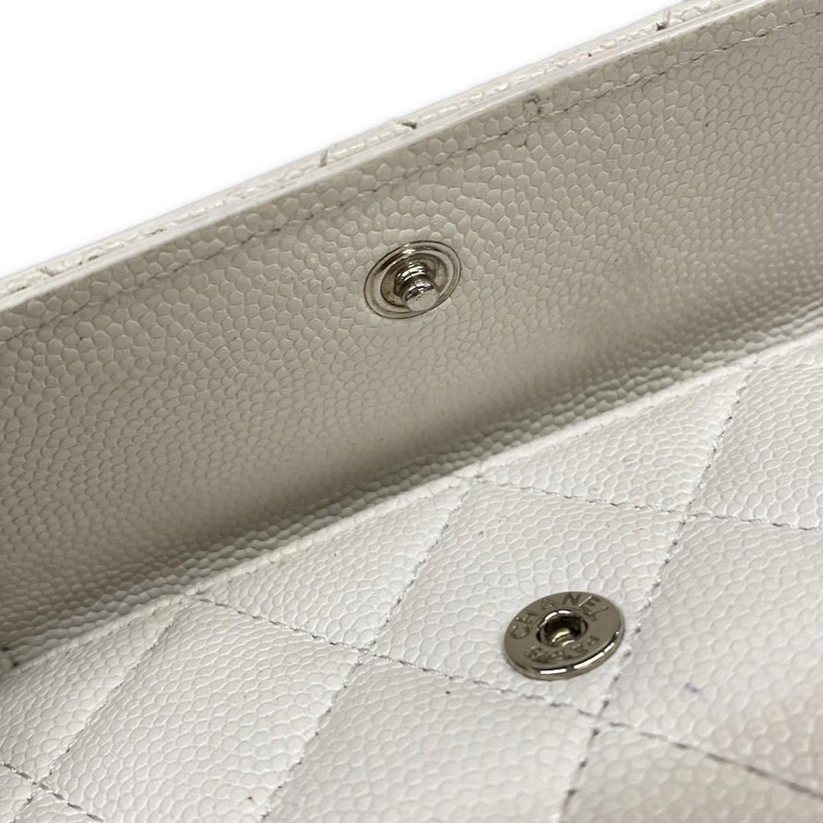 CHANEL(シャネル) 3つ折り財布 マトラッセ 白 シルバー金具 - メルカリ