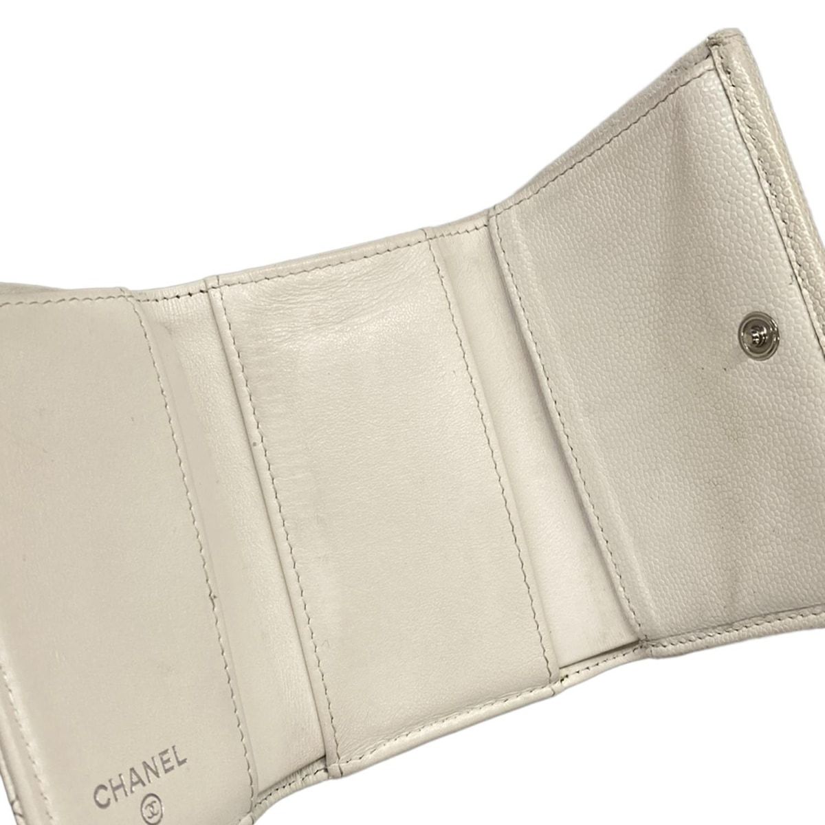 CHANEL(シャネル) 3つ折り財布 マトラッセ 白 シルバー金具 - メルカリ