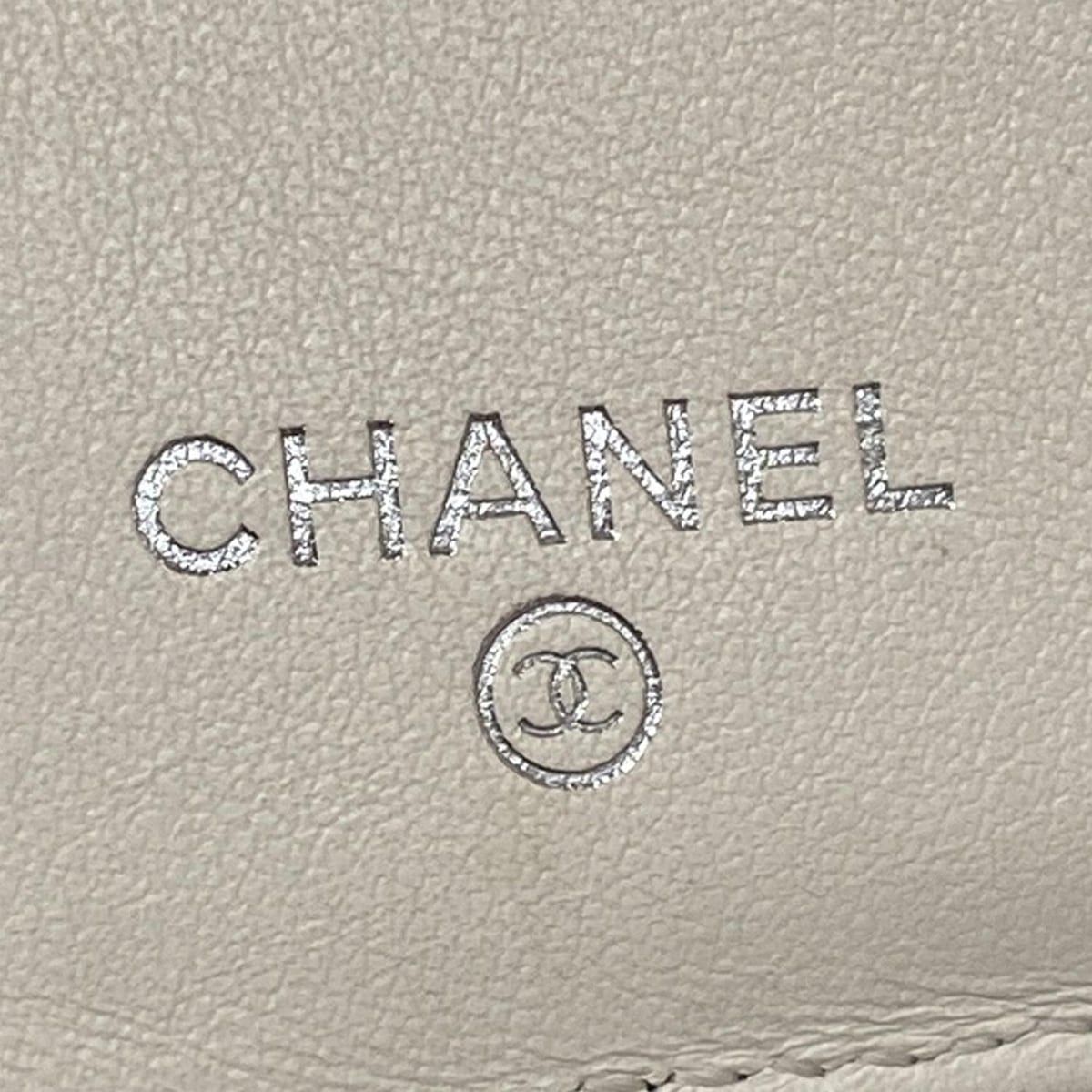 CHANEL(シャネル) 3つ折り財布 マトラッセ 白 シルバー金具 - メルカリ