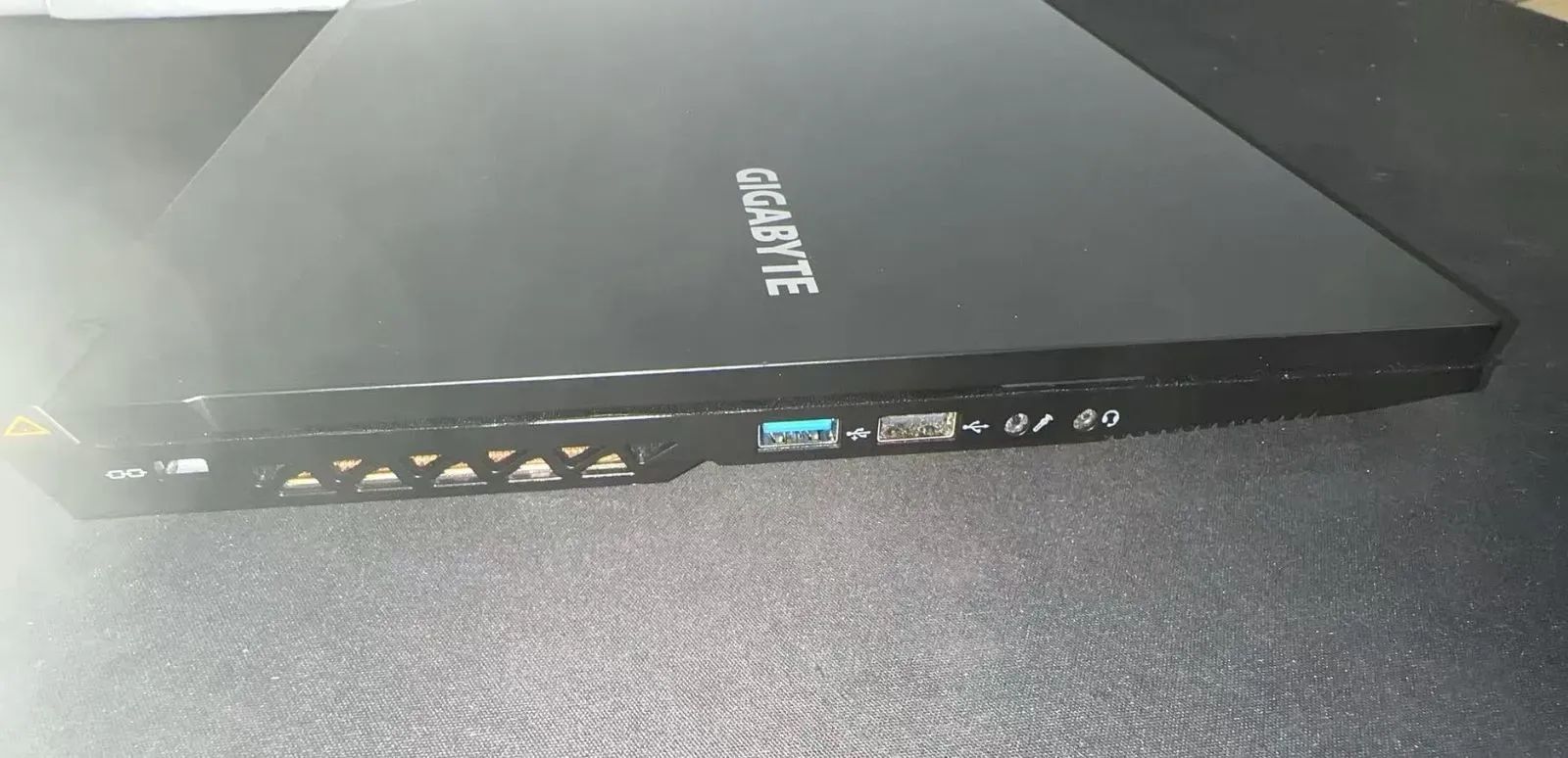 GIGABYTE G5 KF-E3JP313SH 15.6インチ ゲーミングノート ++924110