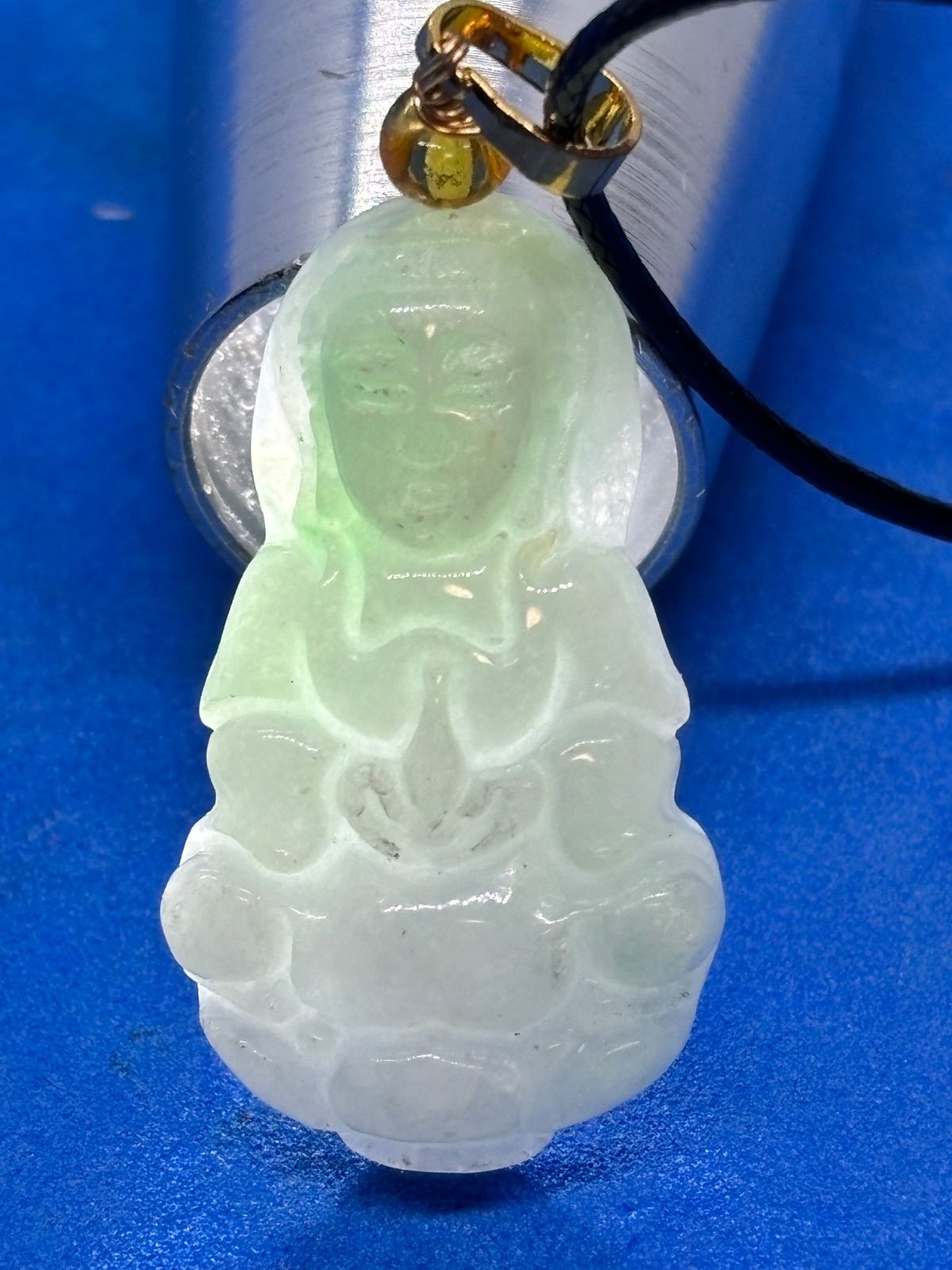 天然翡翠A貨 観音菩薩ペンダント 飄翠入り 縁起物 5562-1/3 - メルカリ