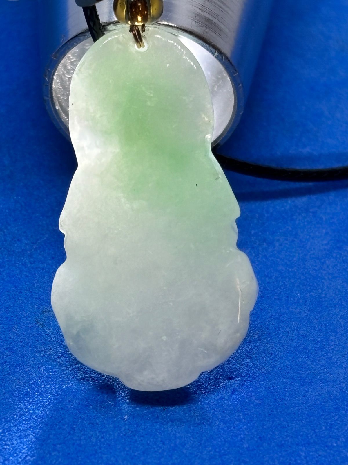 天然翡翠A貨 観音菩薩ペンダント 飄翠入り 縁起物 5562-1/3 - メルカリ