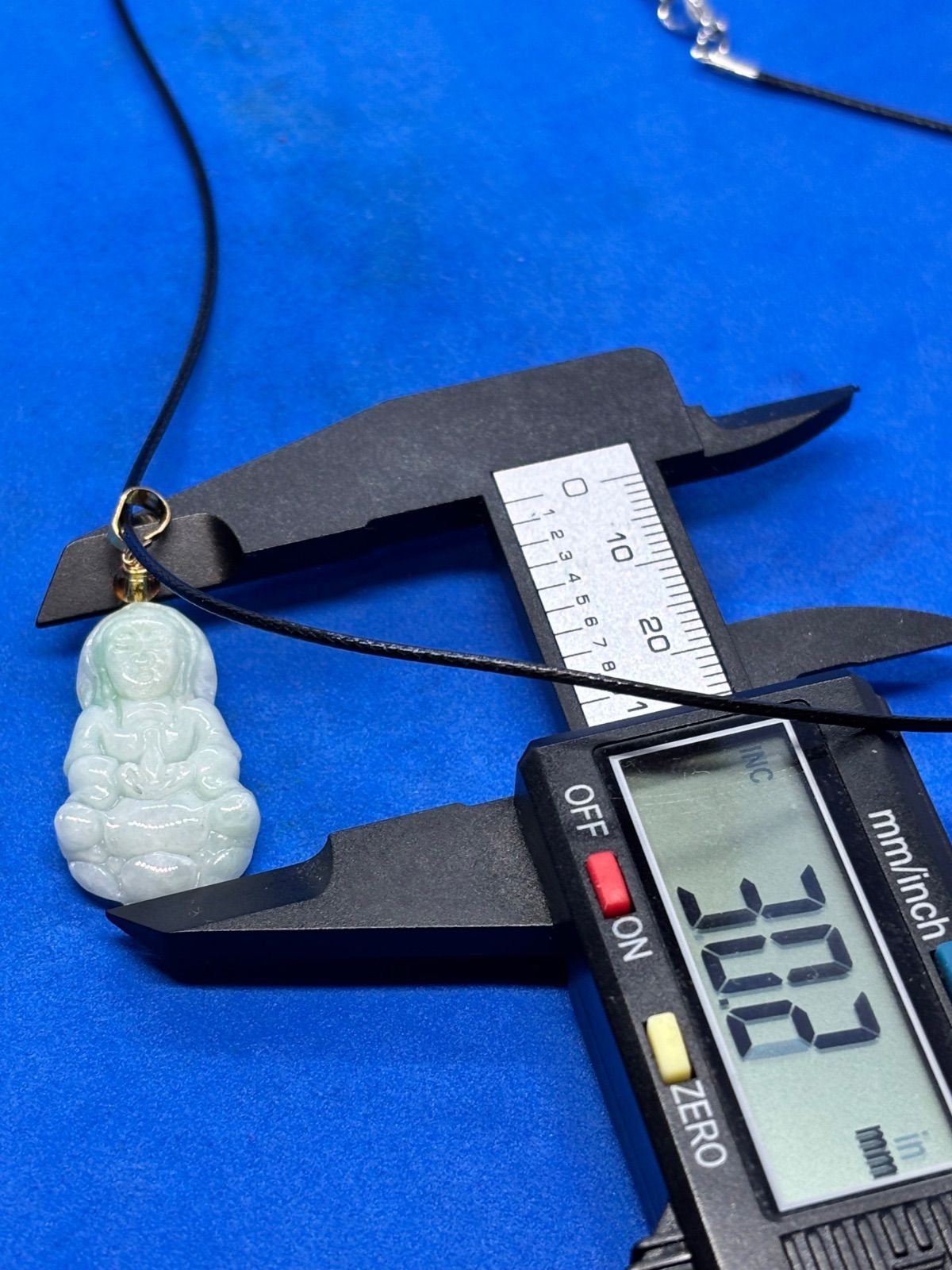 天然翡翠A貨 観音菩薩ペンダント 飄翠入り 縁起物 5562-1/3 - メルカリ