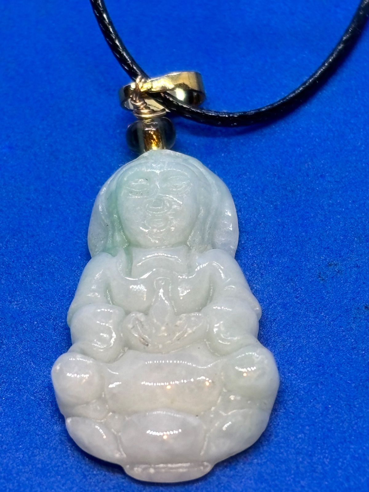 天然翡翠A貨 観音菩薩ペンダント 飄翠入り 縁起物 5562-1/3 - メルカリ