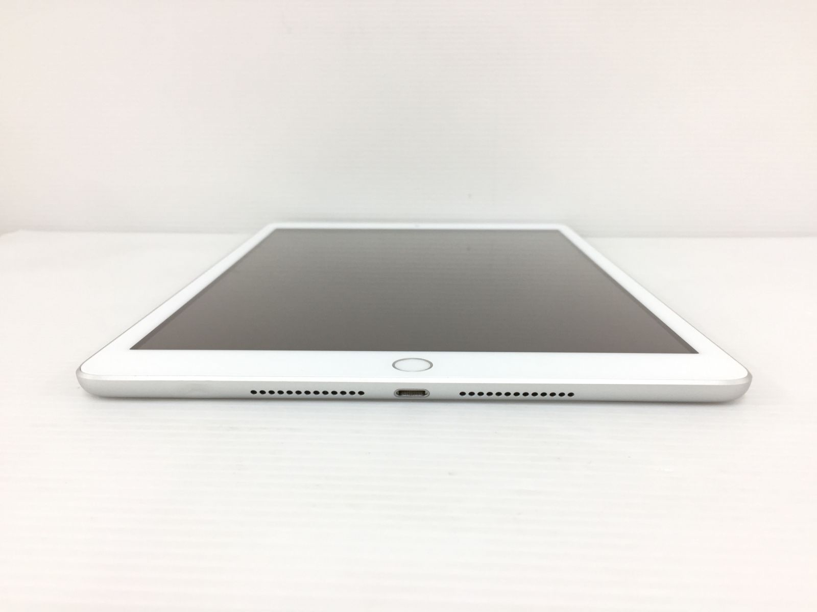 良品】Apple iPad 第8世代 Wi-Fiモデル 32GB A2270(MYLA2J/A) シルバー
