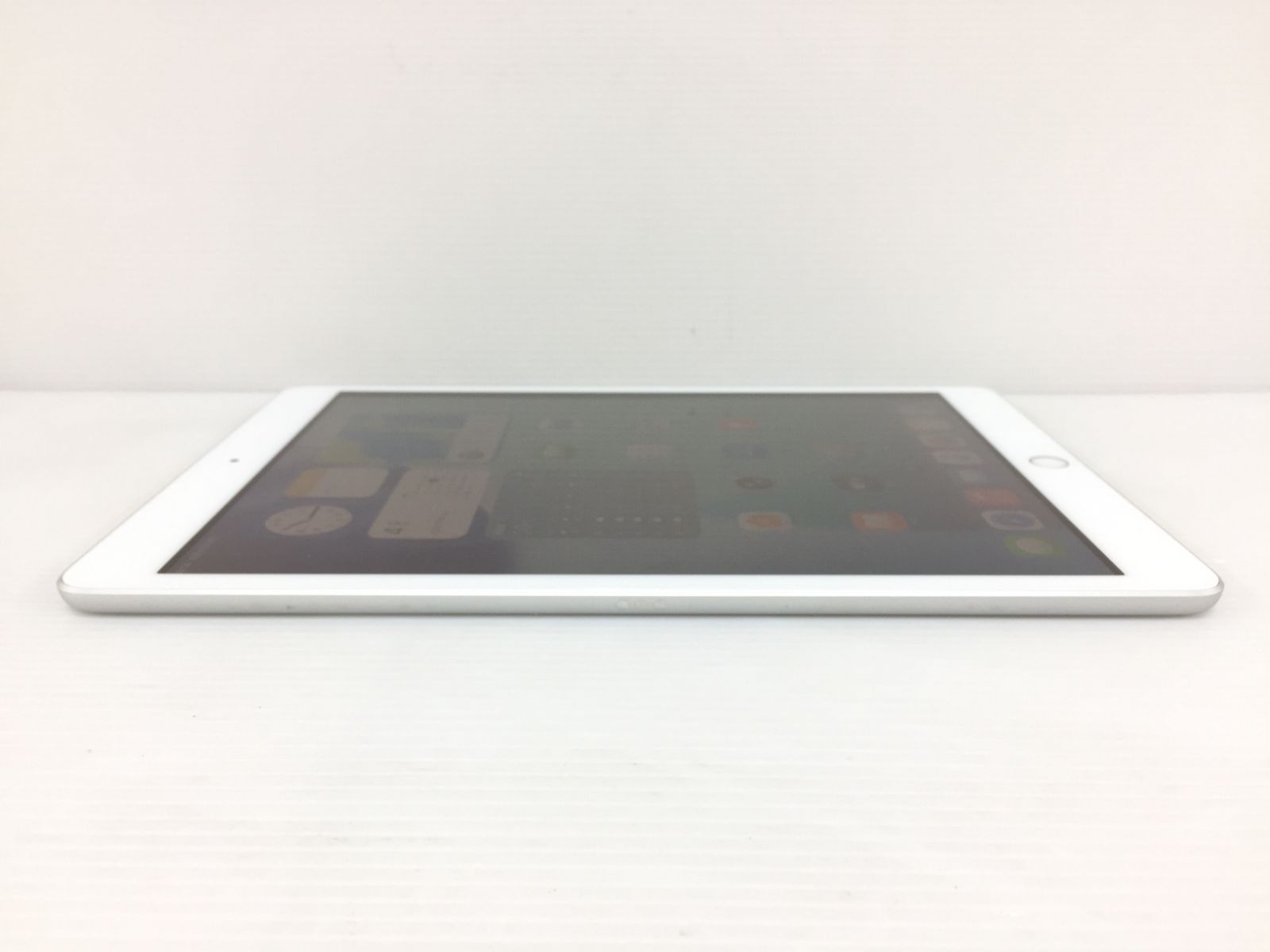 良品】Apple iPad 第8世代 Wi-Fiモデル 32GB A2270(MYLA2J/A) シルバー