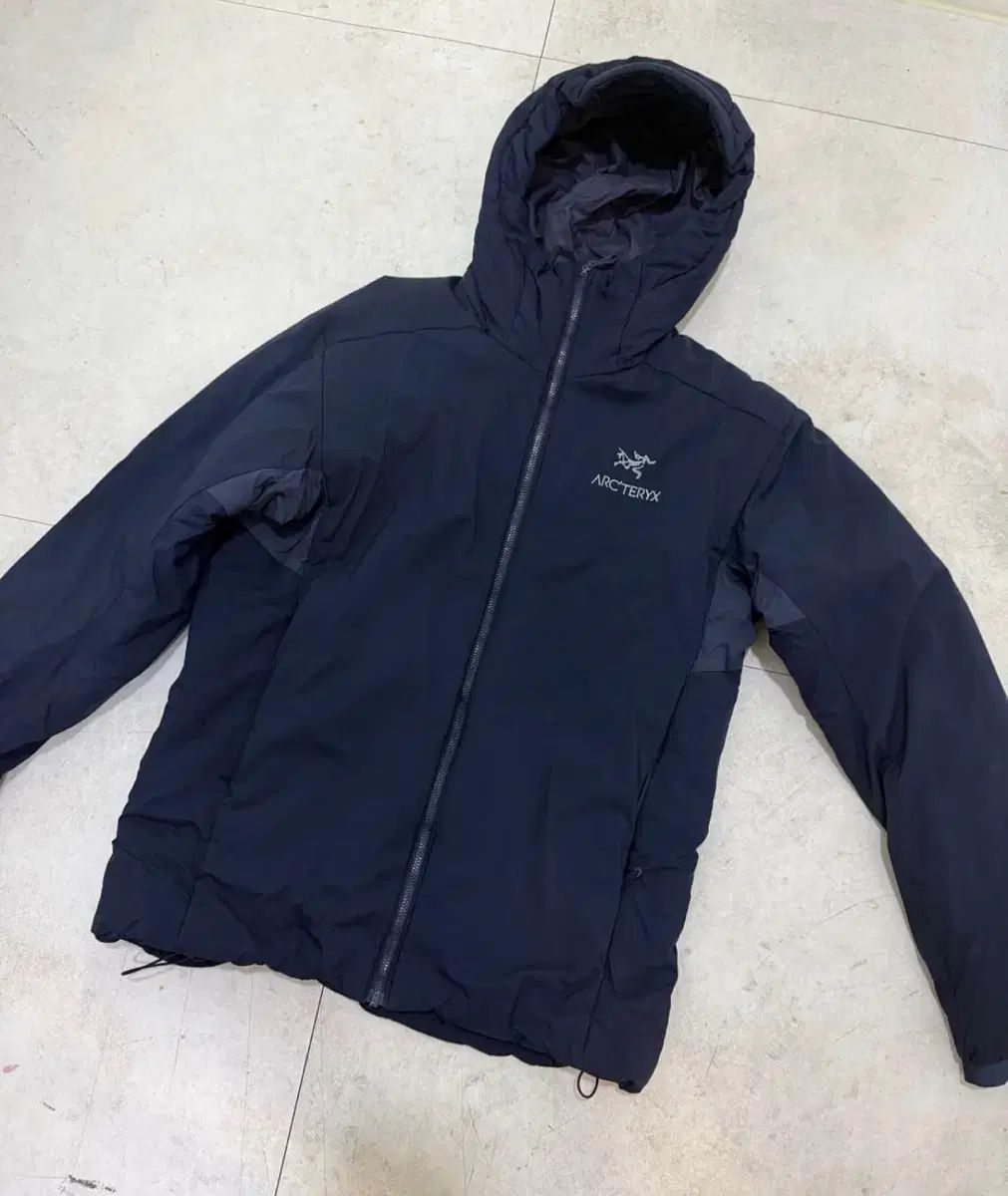 ARC'TERYX アークテリクス Atom（アトム） AR M サイズ ブラック サファイア 傷なし 9 8/10