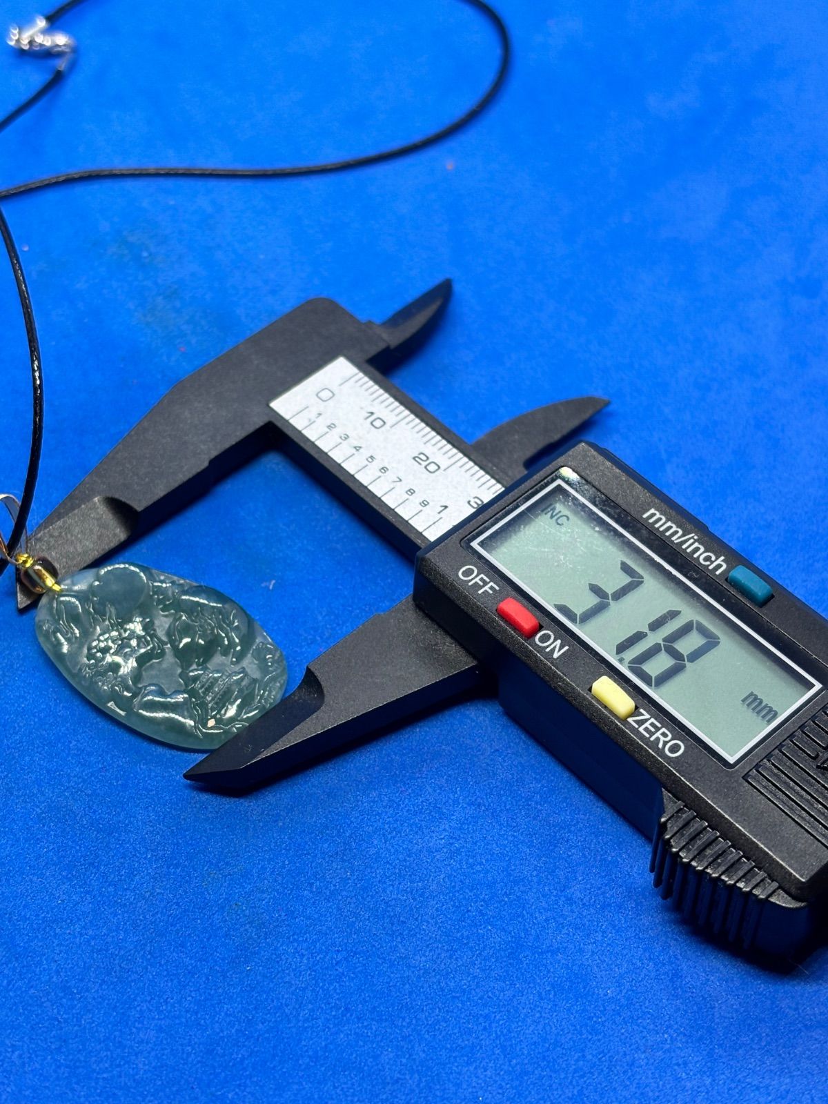 天然翡翠A貨 藍水氷種 精雕山水ペンダント 開運風水 5554-1/4 - メルカリ