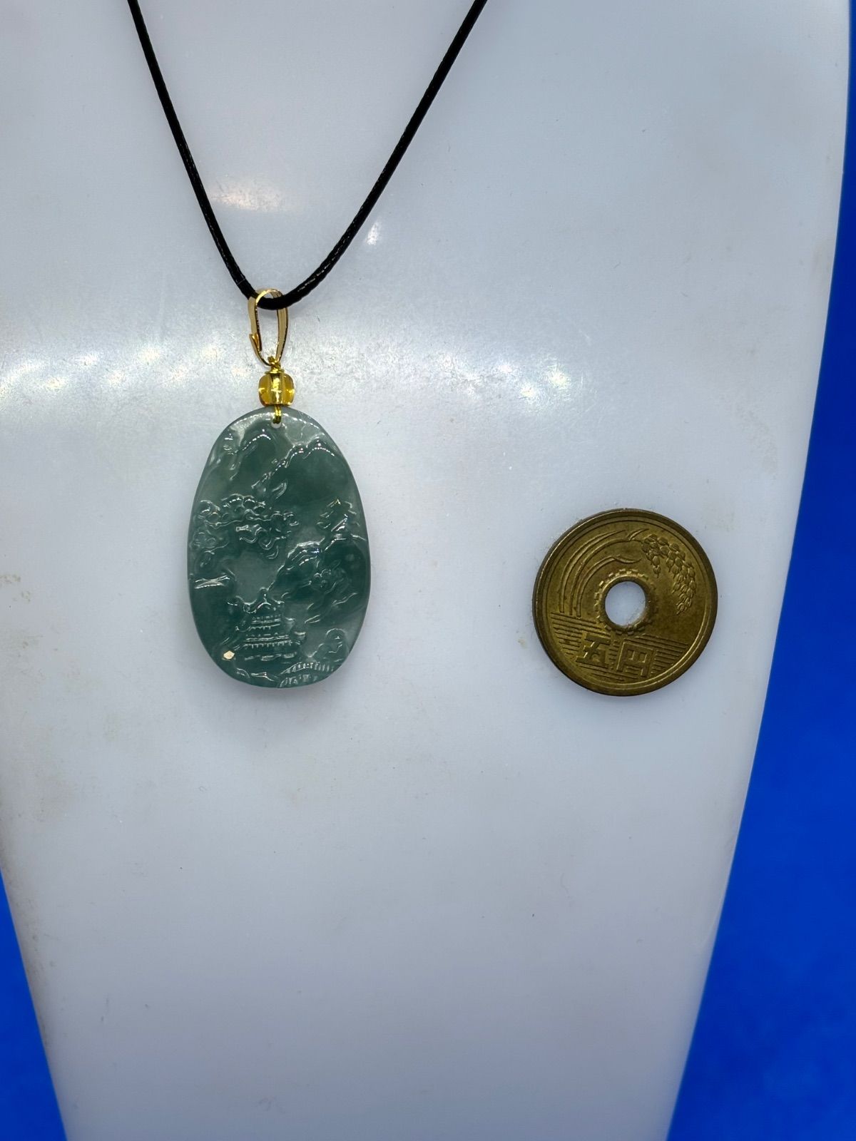 天然翡翠A貨 藍水氷種 精雕山水ペンダント 開運風水 5554-1/4 - メルカリ