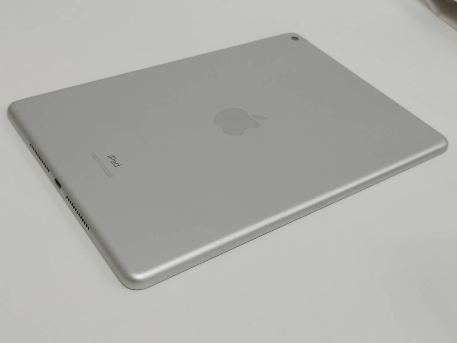iPad 第8世代 10.2 Wi-Fi 32GB 良品 バッテリー81% - メルカリ
