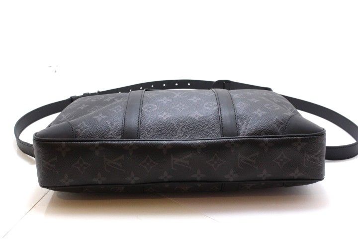 LOUIS VUITTON ルイ・ヴィトン ポルト ドキュマン・ヴォワヤージュ