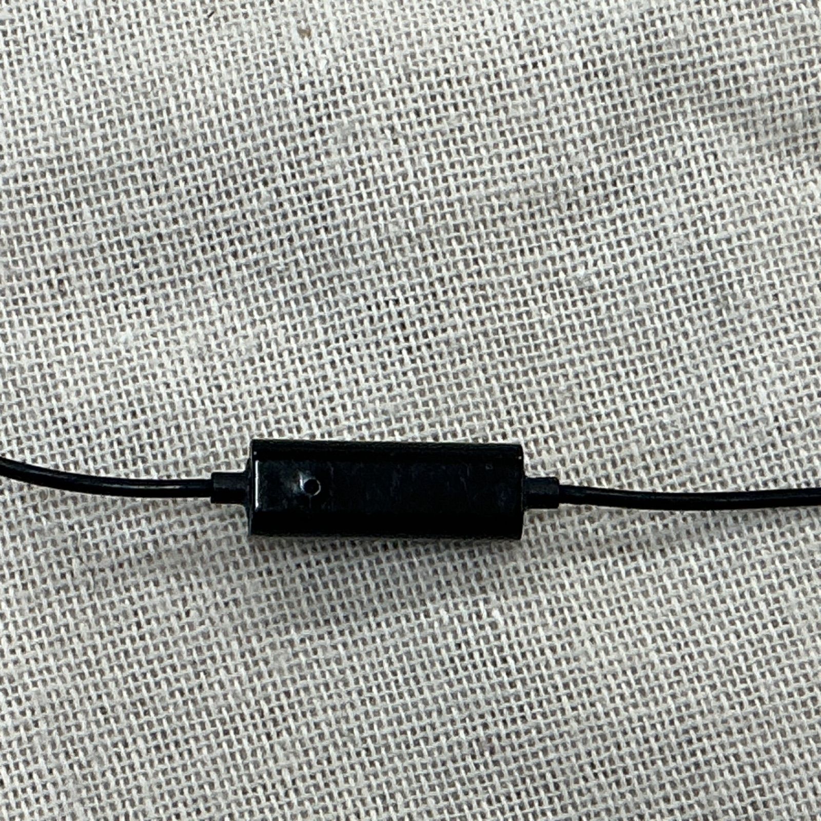 有線イヤホン 3.5mm 白 黒 2個セット まとめ売り 音出し確認済み