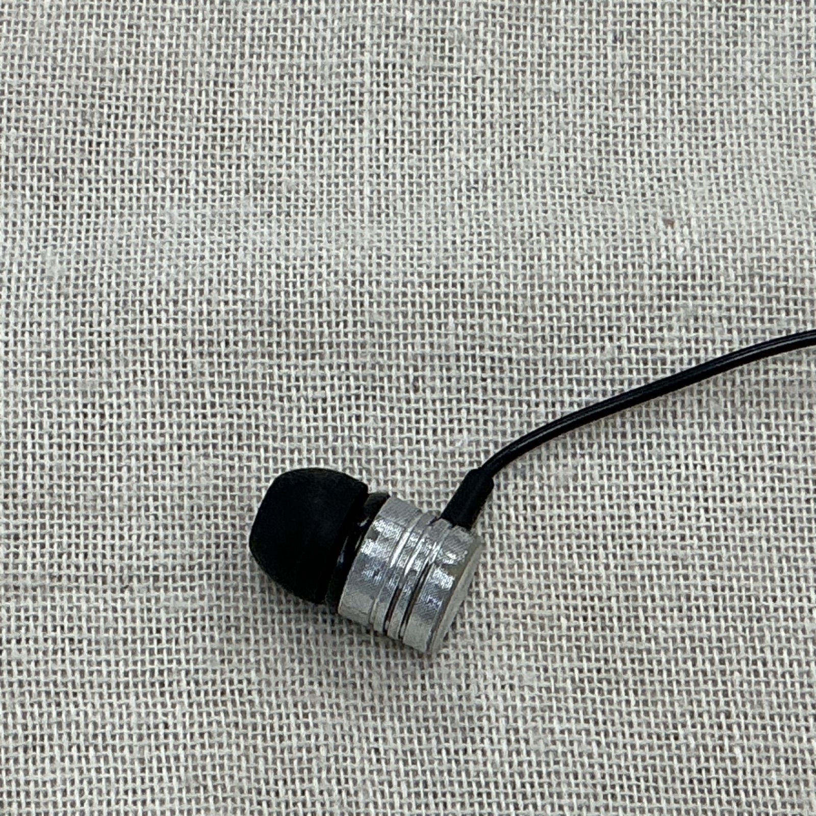 有線イヤホン 3.5mm 白 黒 2個セット まとめ売り 音出し確認済み