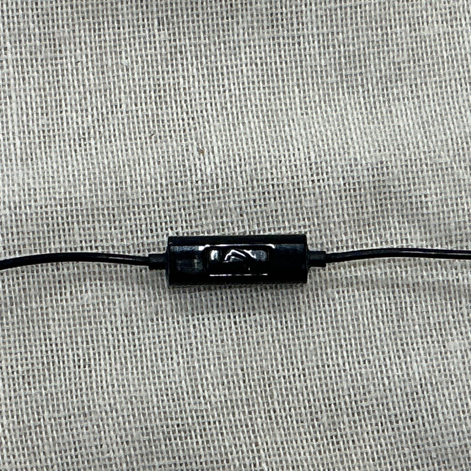 有線イヤホン 3.5mm 白 黒 2個セット まとめ売り 音出し確認済み