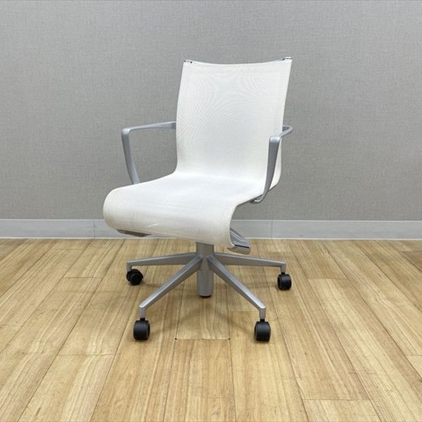ローリングフレームチェア アリアス キャスタースウィベルチェア 肘付 オフィスチェア Cassina カッシーナ ホワイト