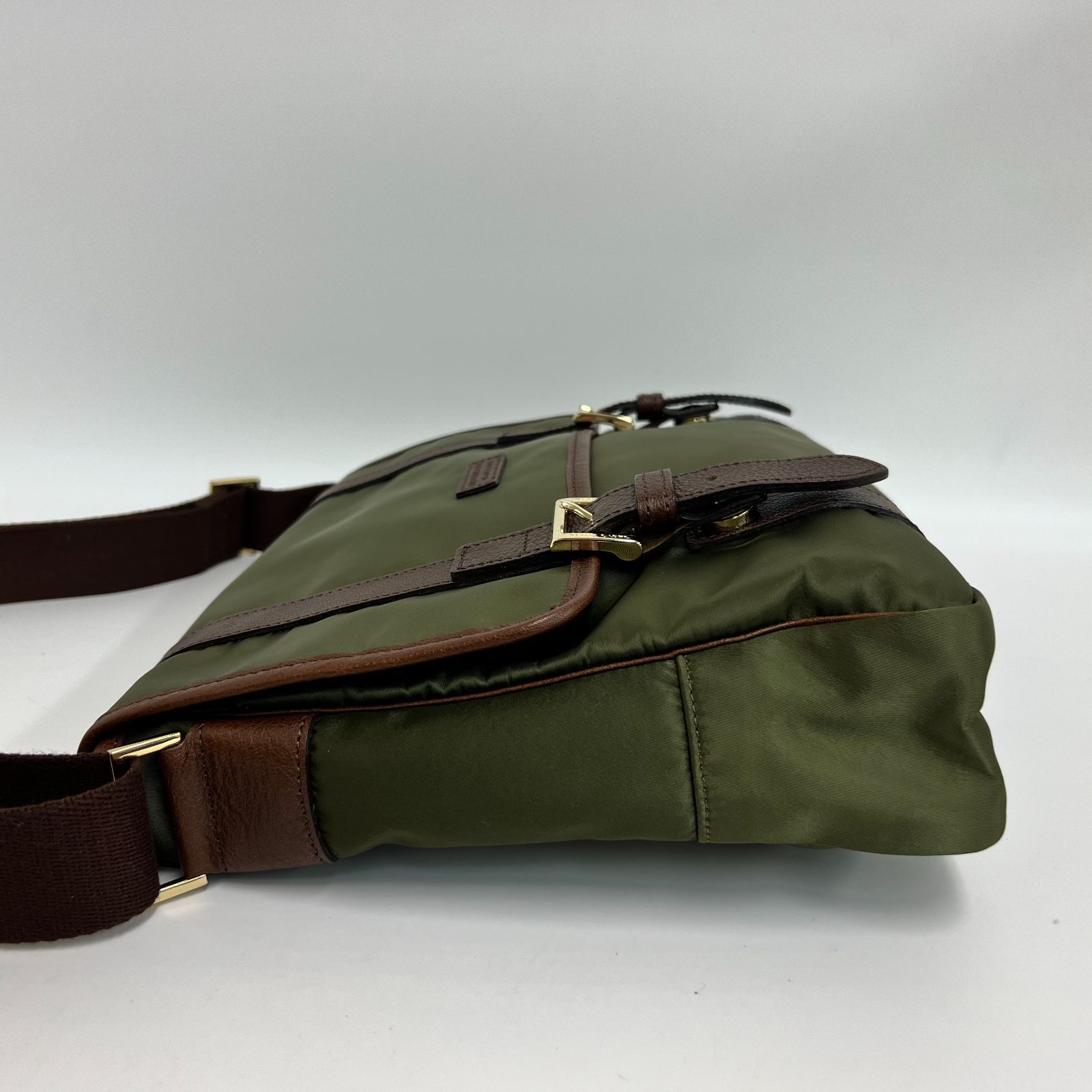 【極美品】バーバリーブラックレーベル メッセンジャーバッグ ナイロン 茶(0153 ) 【極美品】バーバリーブラックレーベル メッセンジャーバッグ ナイロン 茶(0153 )