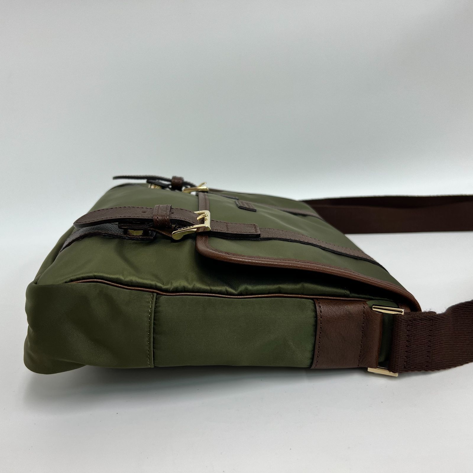 【極美品】バーバリーブラックレーベル メッセンジャーバッグ ナイロン 茶(0153 ) 【極美品】バーバリーブラックレーベル メッセンジャーバッグ ナイロン 茶(0153 )