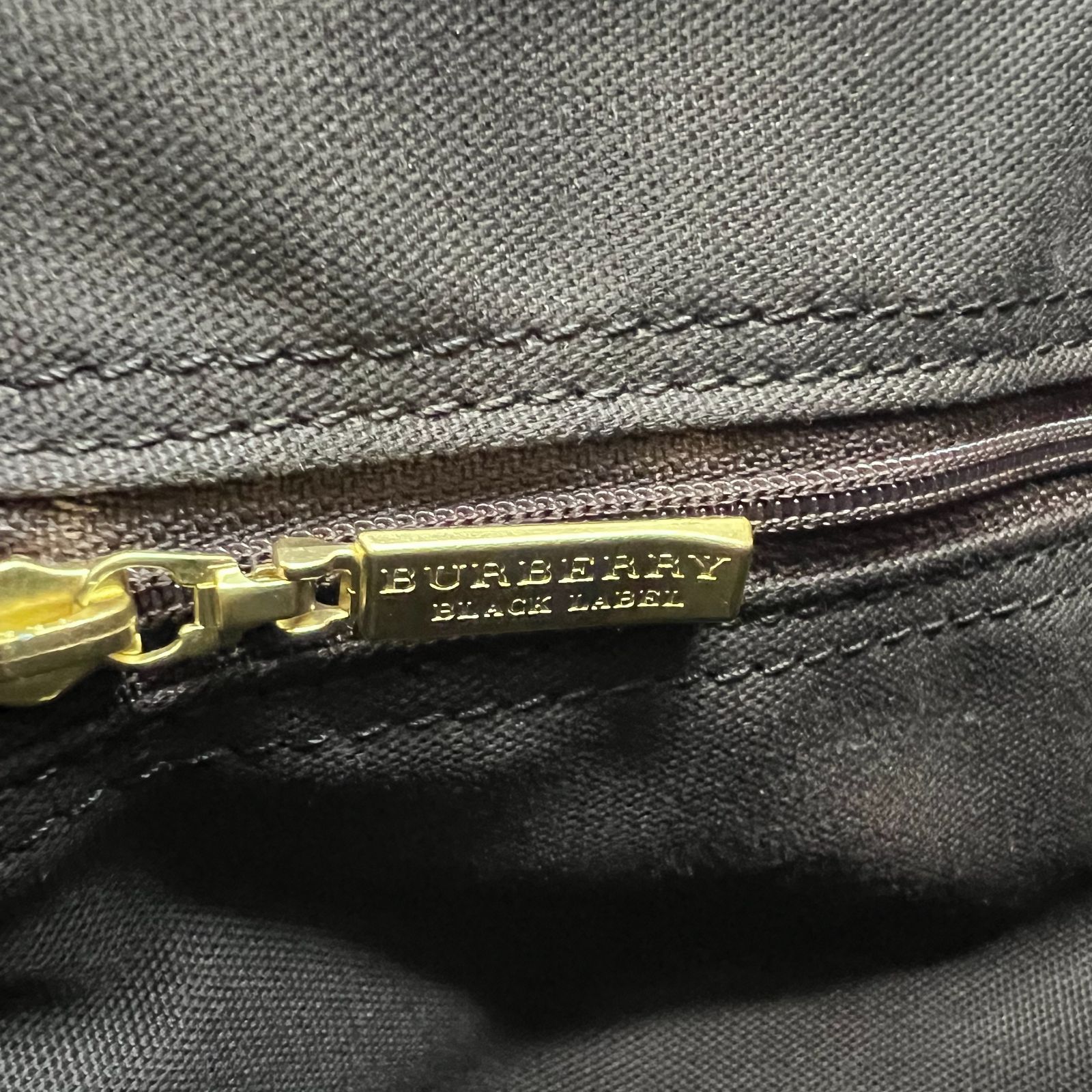 【極美品】バーバリーブラックレーベル メッセンジャーバッグ ナイロン 茶(0153 ) 【極美品】バーバリーブラックレーベル メッセンジャーバッグ ナイロン 茶(0153 )