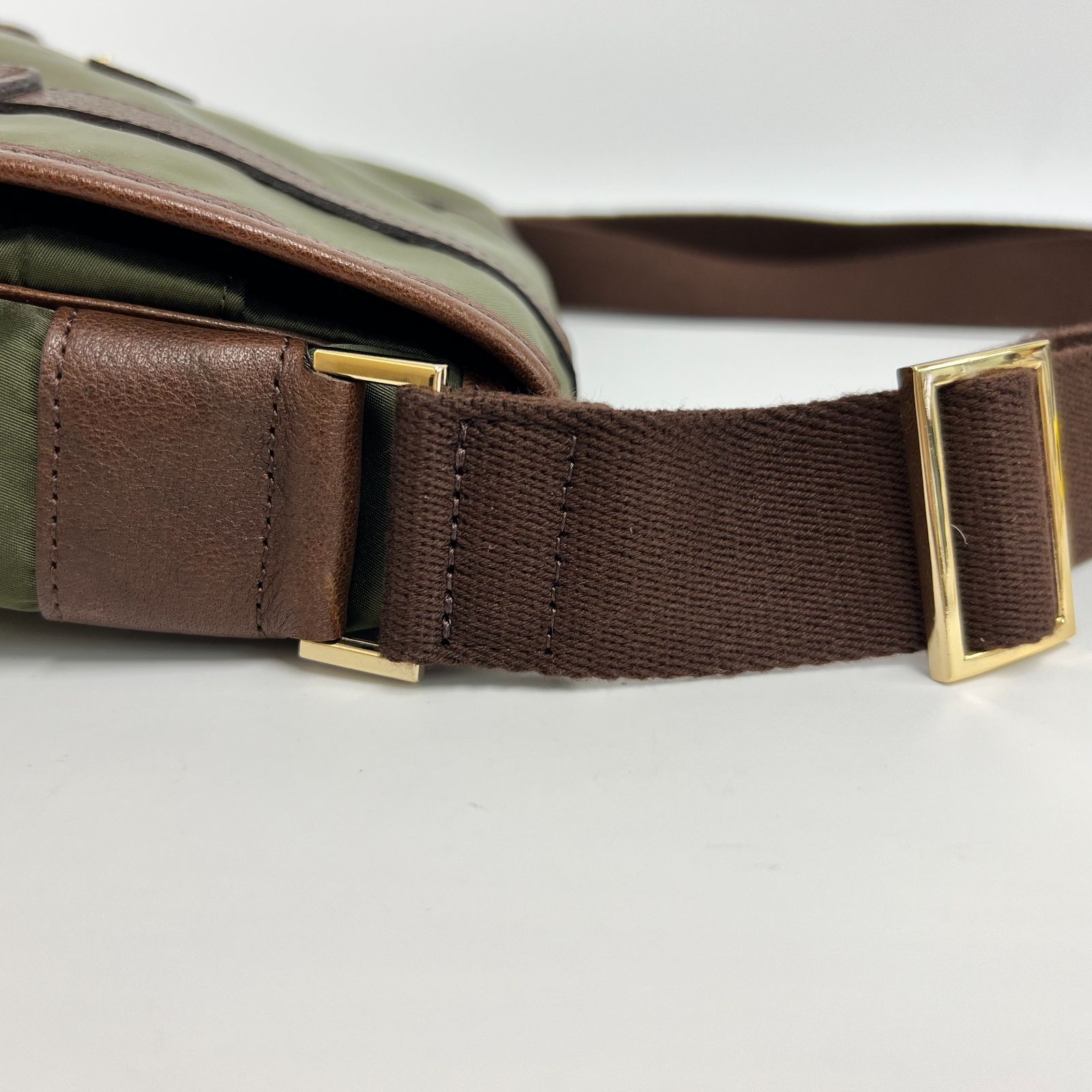 【極美品】バーバリーブラックレーベル メッセンジャーバッグ ナイロン 茶(0153 ) 【極美品】バーバリーブラックレーベル メッセンジャーバッグ ナイロン 茶(0153 )