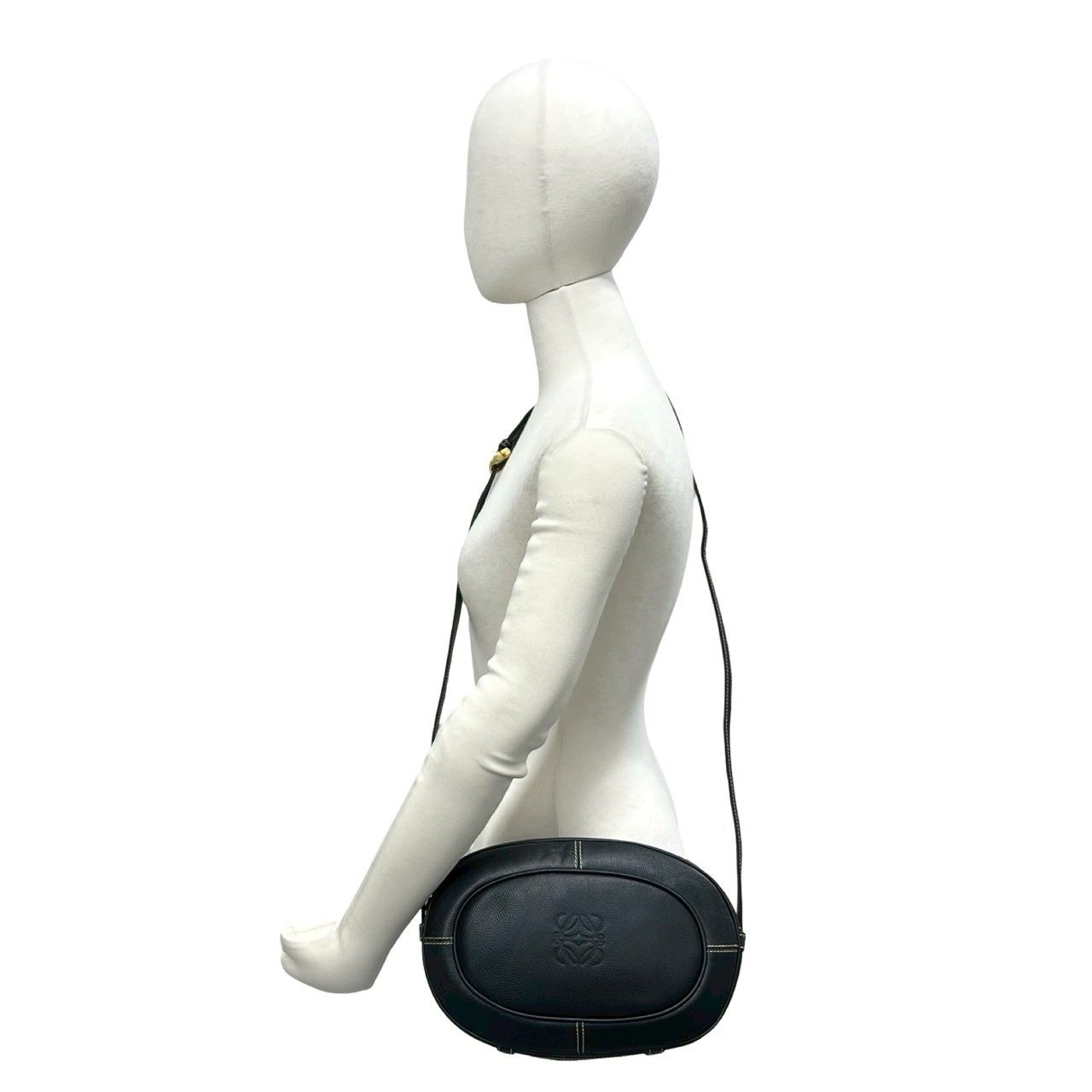 【極美品】LOEWE ロエベ　アナグラムロゴ レザークラッチバッグ　ヴィンテージ 極 美品 希少品 LOEWE ロエベ ヴィンテージ アナグラム ロゴ 金具