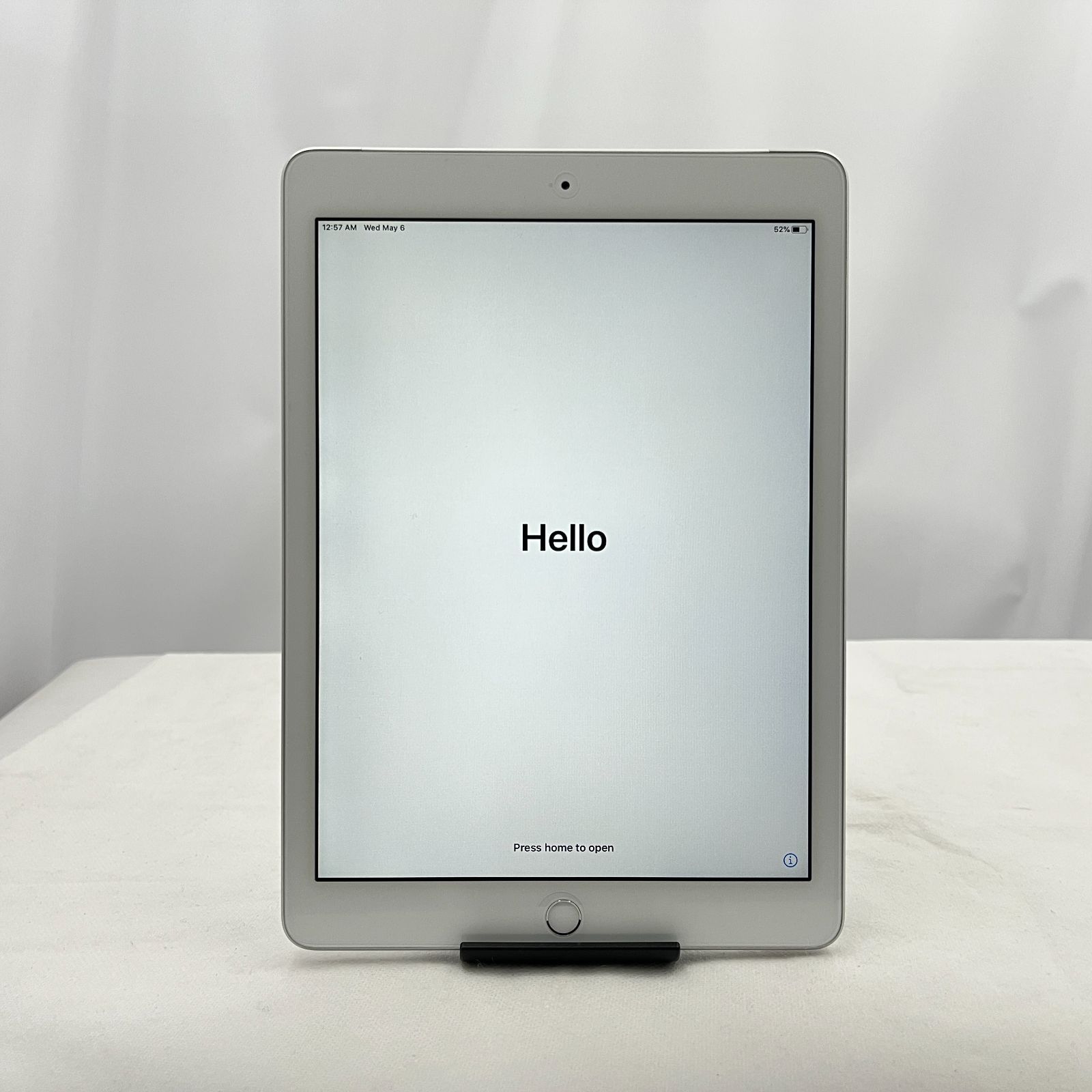 iPad 第5世代 32GB SIMフリー シルバー 起動OK バッテリー90% - メルカリ