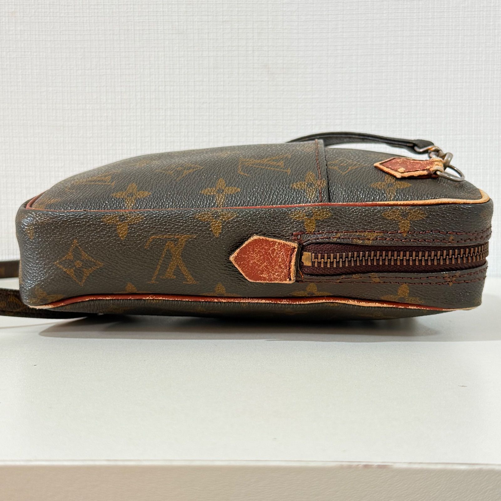 LOUIS VUITTON ルイヴィトン ダヌーブ モノグラム ショルダーバッグ