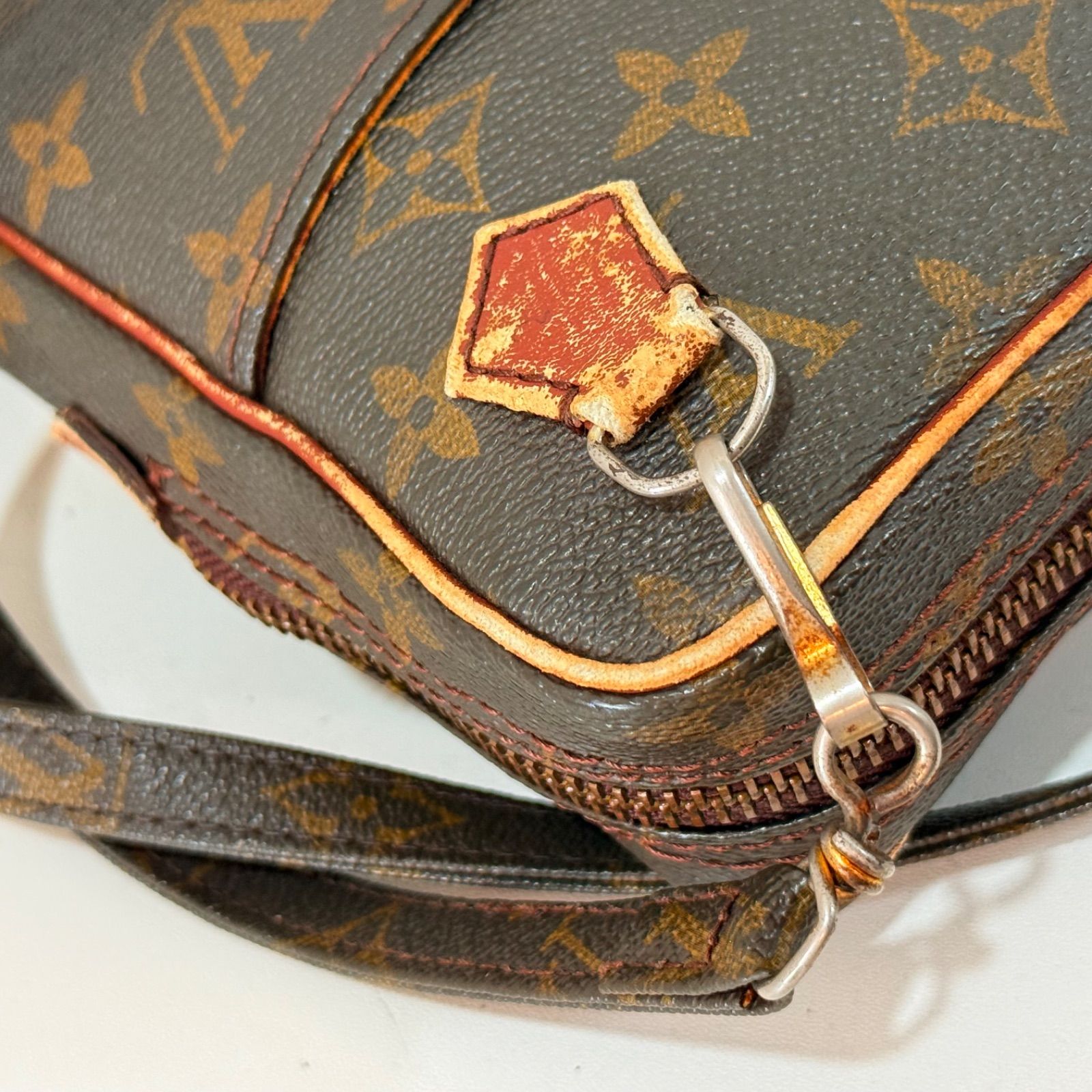 LOUIS VUITTON ルイヴィトン ダヌーブ モノグラム ショルダーバッグ