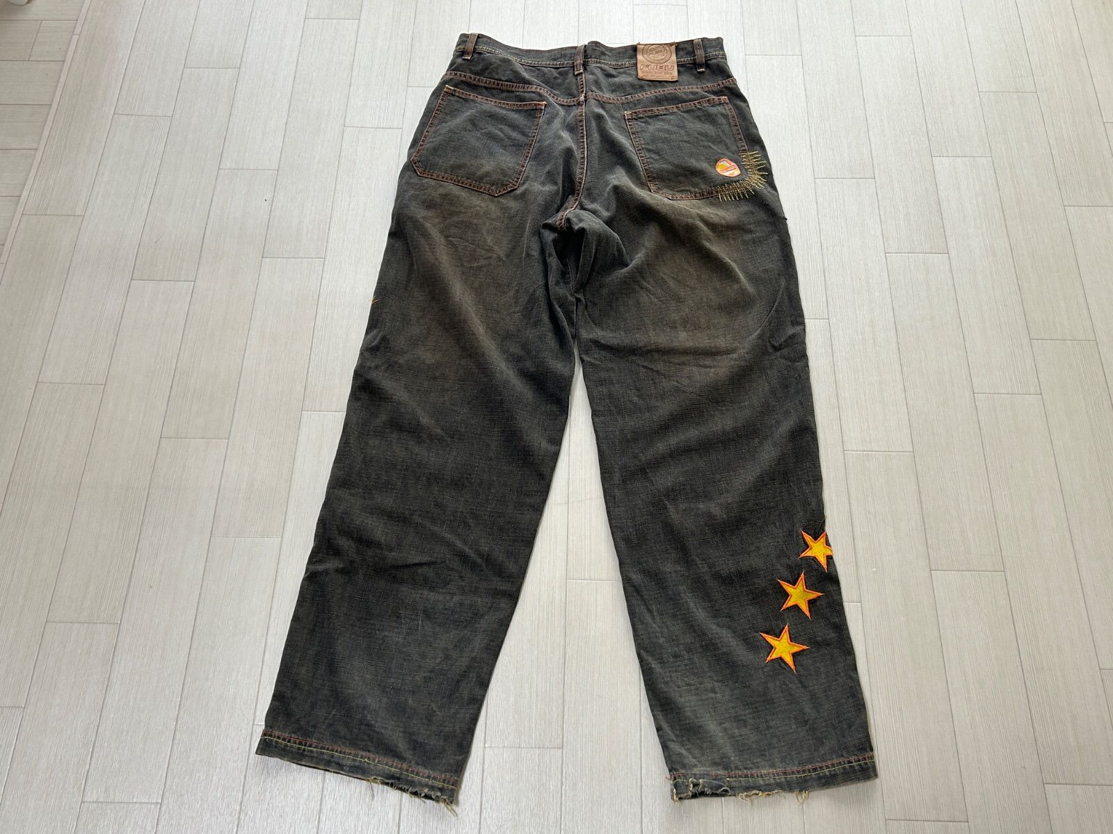 激レア FUBU 極太　バギーパンツ ペイント 00s Y2K デニム W33 Fubu ワイド デニムパンツ 極太 バギー size34 Y2K ギミック ワッペン