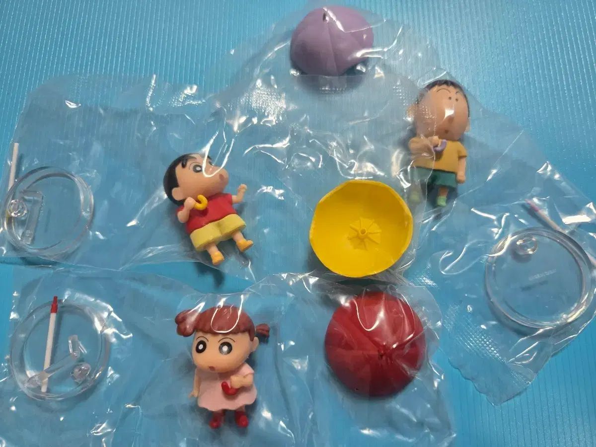 クレヨンしんちゃん フィギュア 傘付き 公式通販 ハート型 未開封 の 