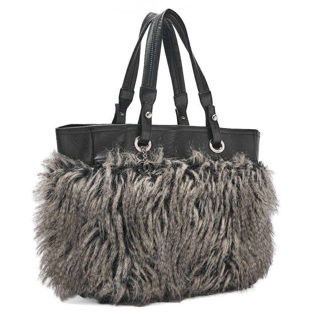 CHANEL ココマーク　パリビアリッツ　バックチャーム　シルバーカラー CHANEL シャネル パリビアリッツ ファンタジーファー ココチャーム
