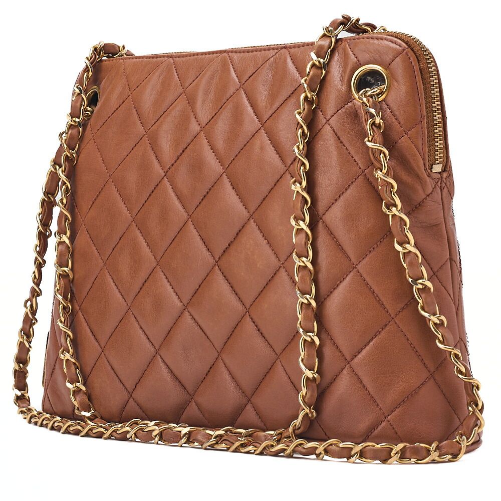 CHANEL シャネル デカマトラッセ ラムスキン ショルダーバッグ　ブラウン CHANEL シャネル マトラッセ プレートチャーム チェーンショルダー