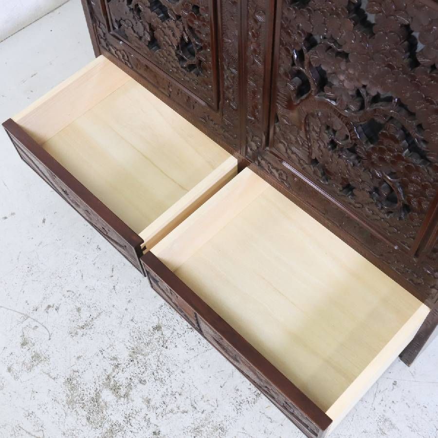軽井沢彫 大坂屋 最高級 ガラス扉 キャビネット 桜柄 透かし彫り 