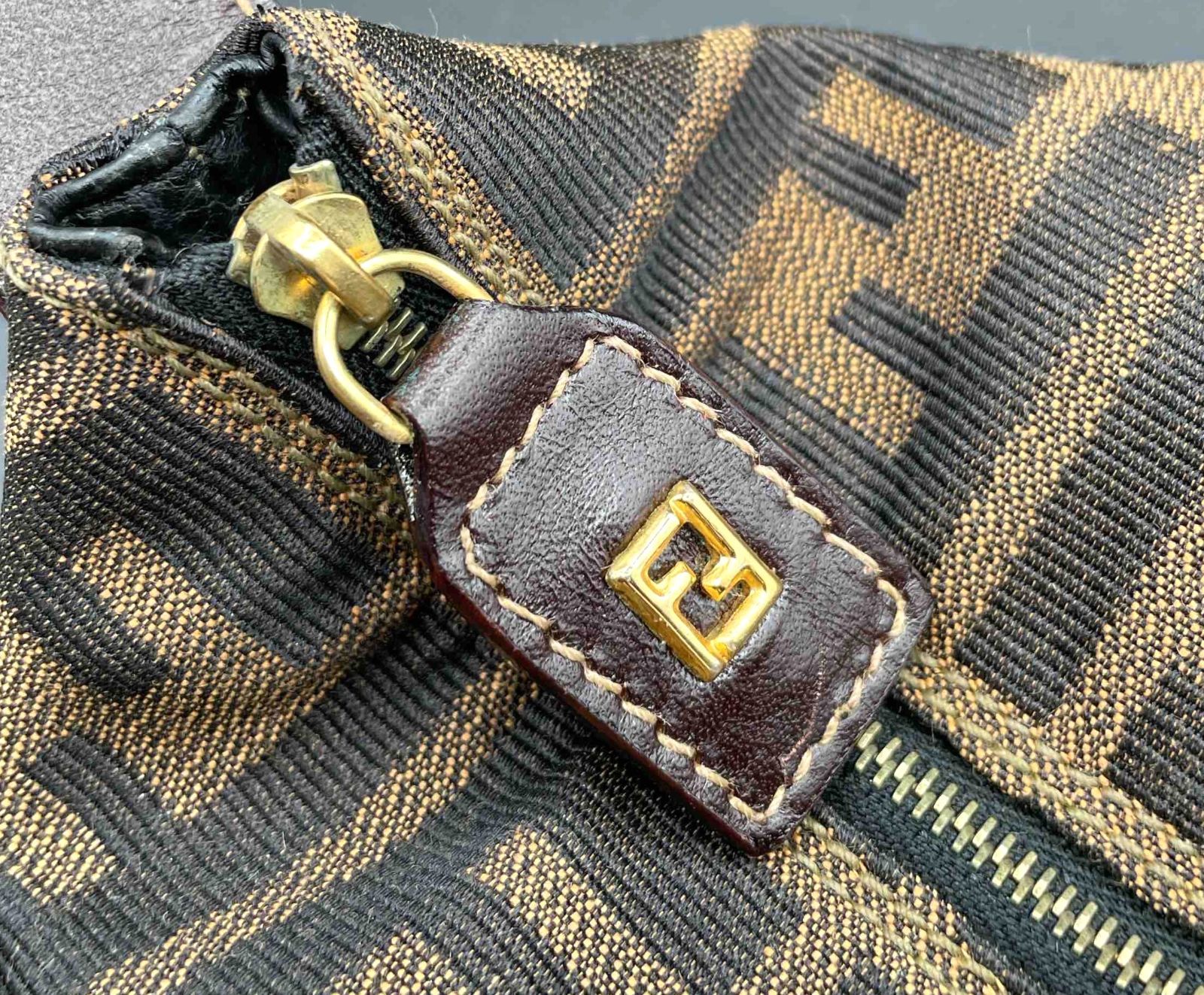 ✨希少✨FENDI バニティバッグ ズッカ柄 ゴールド金具 アクセサリーポーチ 希少】 フェンディ ズッカ バニティ ハンドバッグ ポーチ ゴールド金具