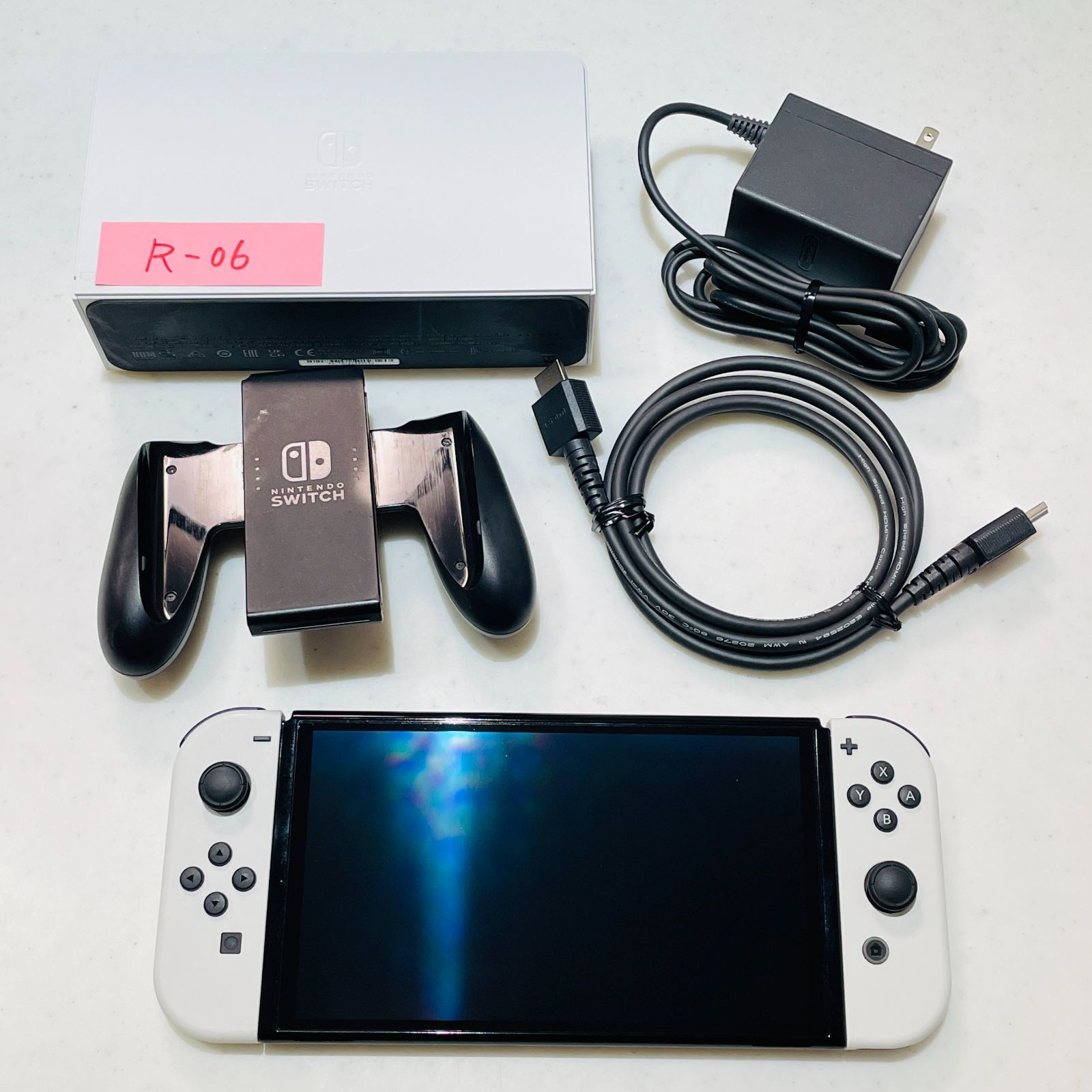 任天堂スイッチ 有機ELモデル ホワイト 2021年製 美品 動作確認済み 初期化済み 液晶傷なし Nintendo Switch 本体・純正周辺機器セット