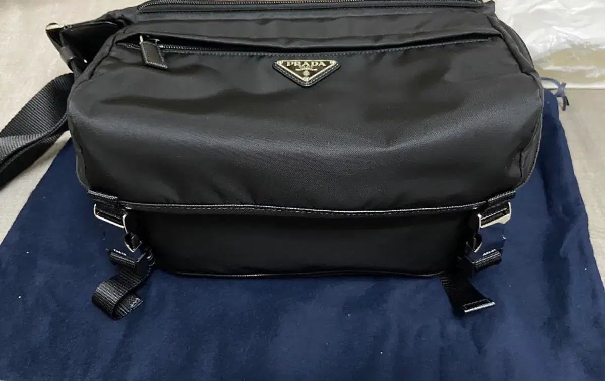 プラダ リナイロン バイカーバッグ M 新品