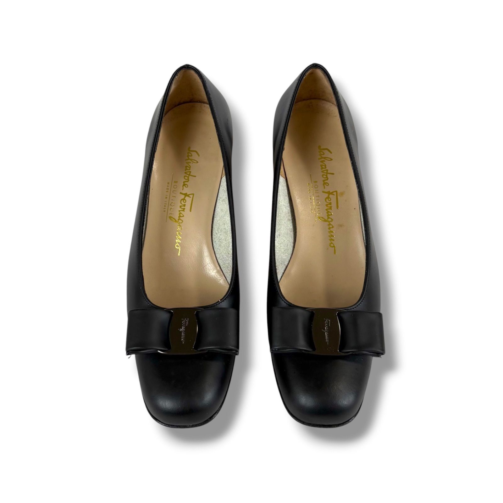 サルヴァトーレフェラガモ Salvatore Ferragamo ヴァラリボン パンプス 