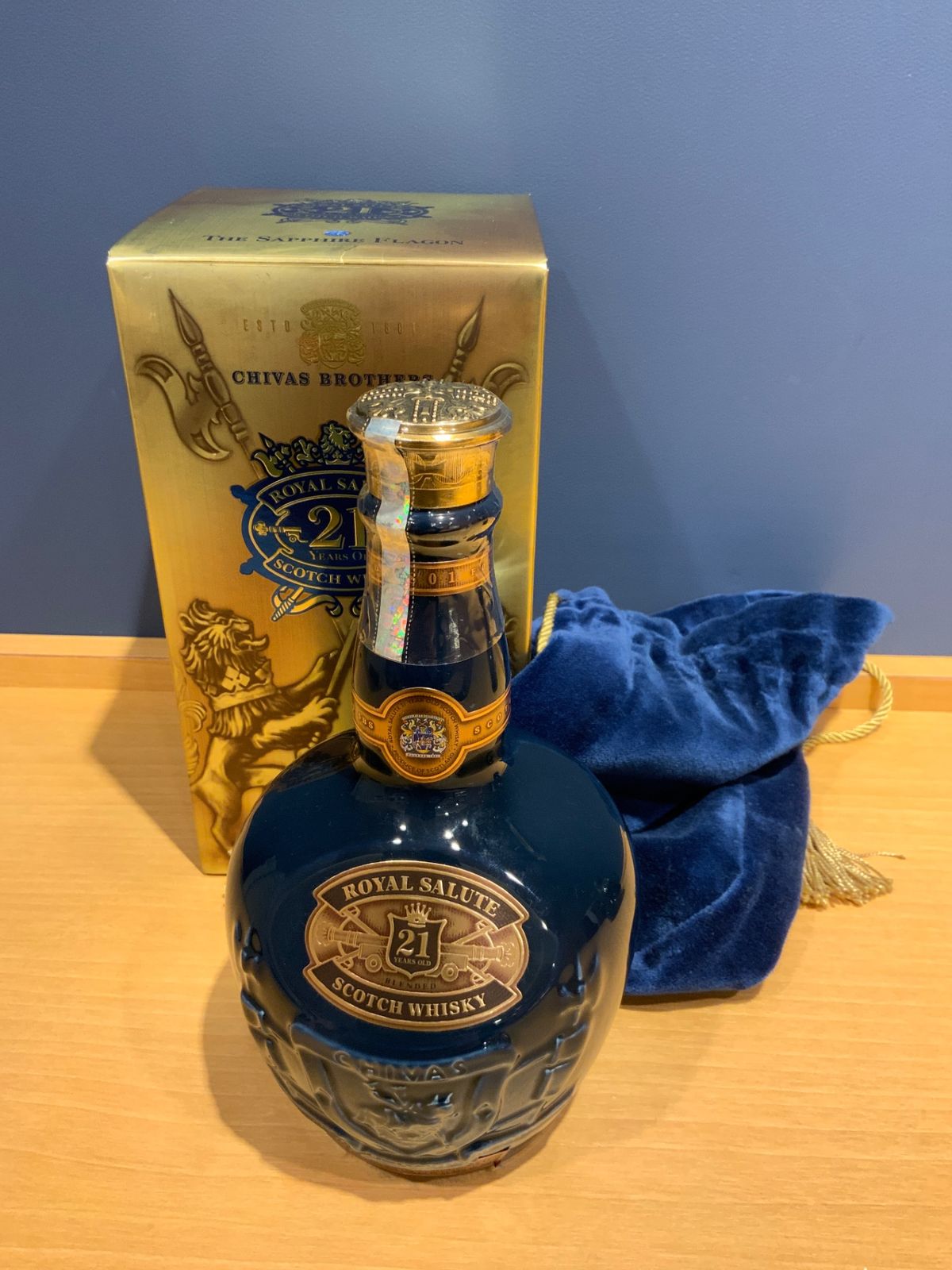 21年 ロイヤルサルート 陶器ボトル SALUTE ウイスキー 青 ROYAL