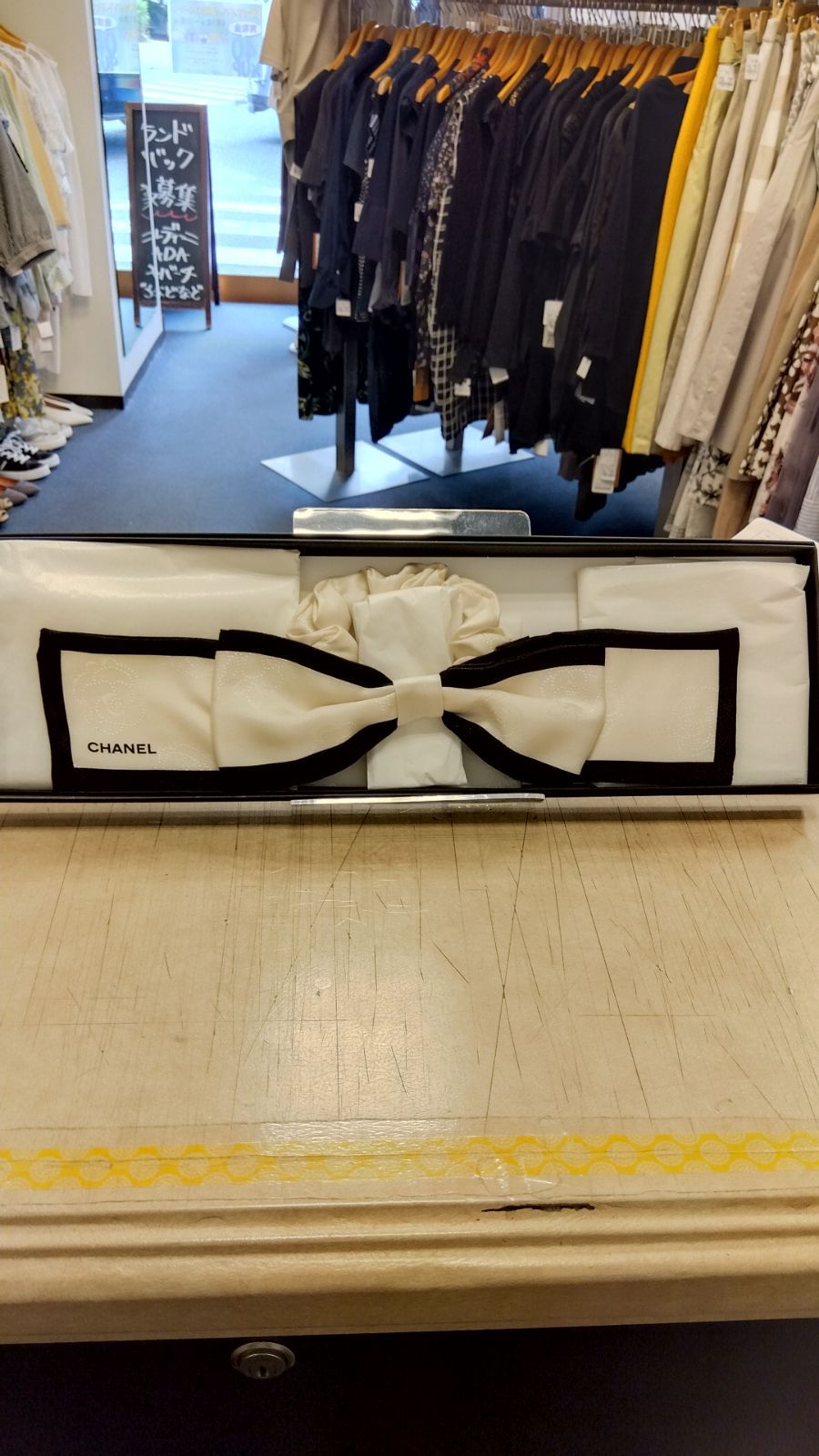 M02 シャネル CHANEL シルク100% リボンシュシュ 未使用新古品 ギフト M02 シャネル CHANEL シルク100% リボンシュシュ 未使用新古品 ギフト