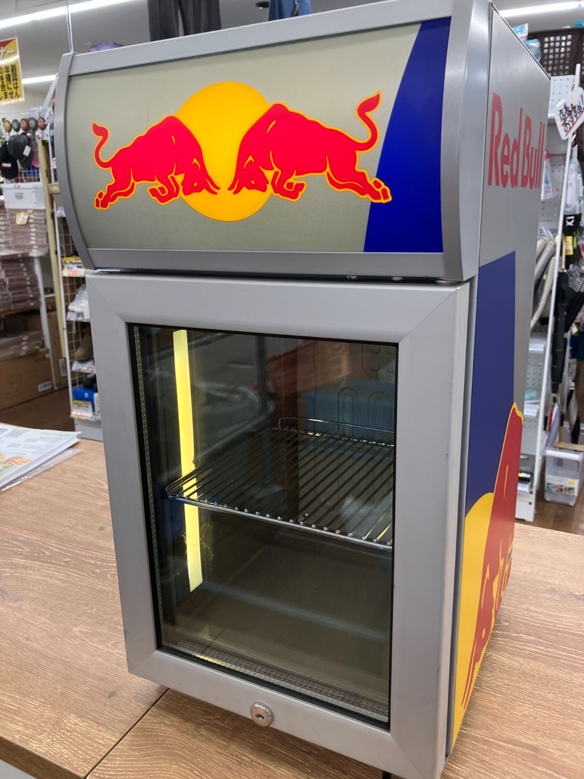 Red Bull 小型冷蔵庫 (A6-27) T - メルカリ