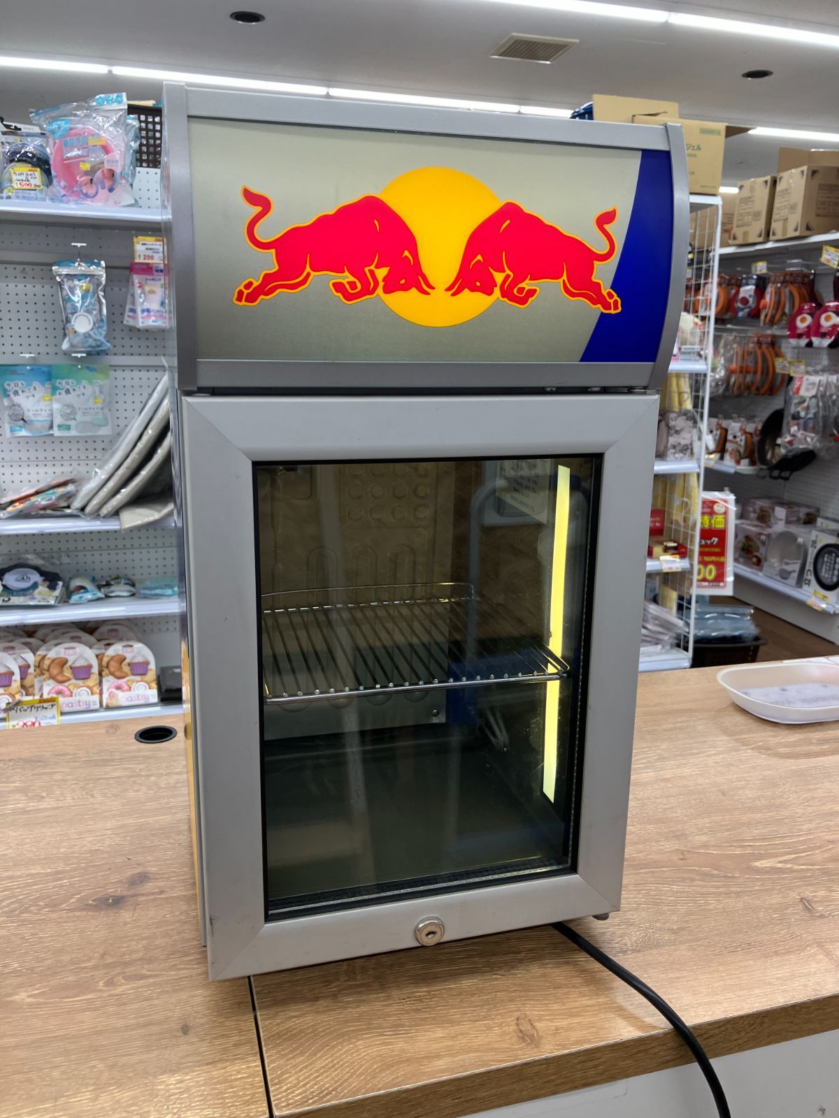 Red Bull 小型冷蔵庫 (A6-27) T - メルカリ
