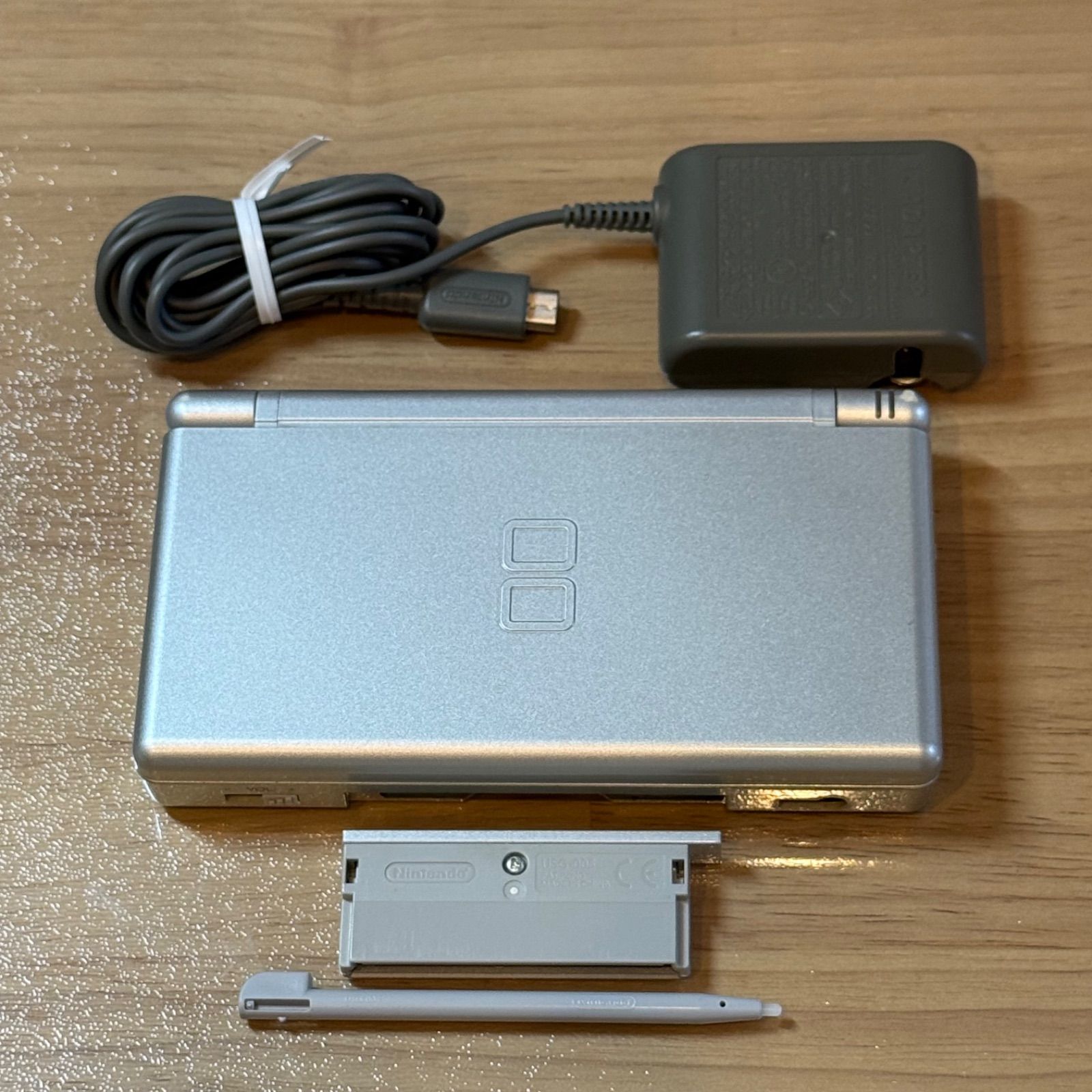 6-012【液晶美品】ニンテンドーDS LITE グロス・シルバー 完動品