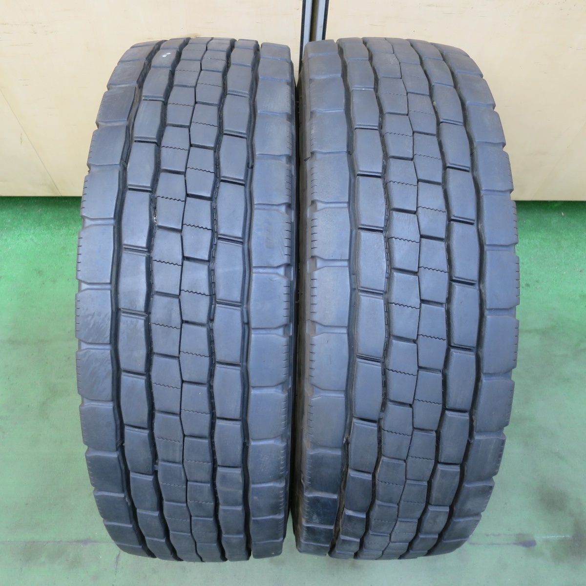 245/70R19.5 136/134J ダンロップDECTES SP001 スタッドレスタイヤ4本 12mm 〜13mm 送料無料 ダンロップ 245&frasl;70R19.5 136&frasl;134J 冬 価格｜ 19.5（ブランドダンロップ）（タイヤ