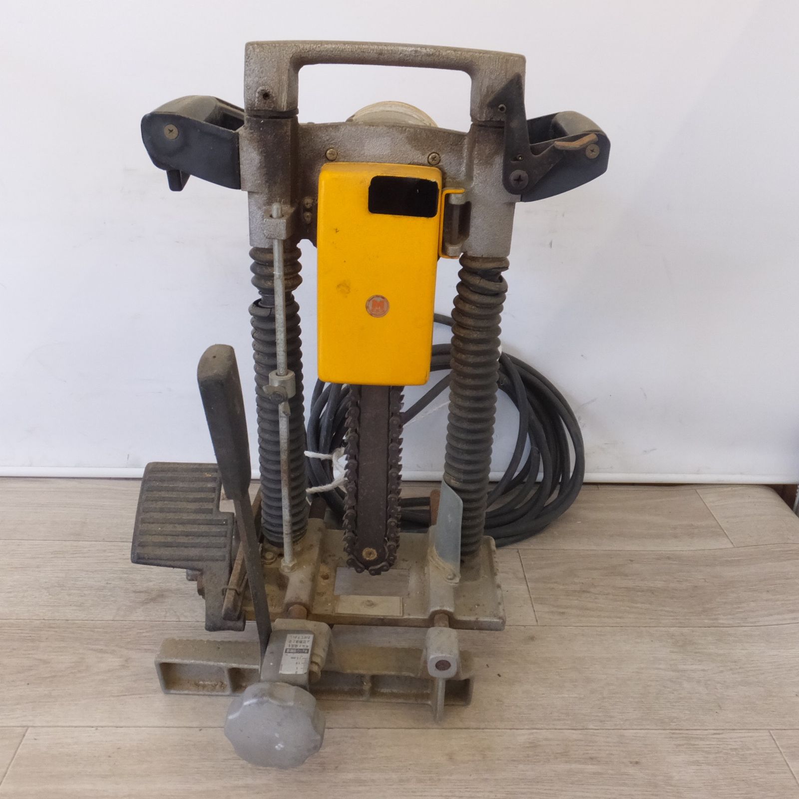 [送料無料] 岐阜発★マキタ makita チェーンのみ 7100B　100V 12A 50-60Hz 1150W 3200/min.★